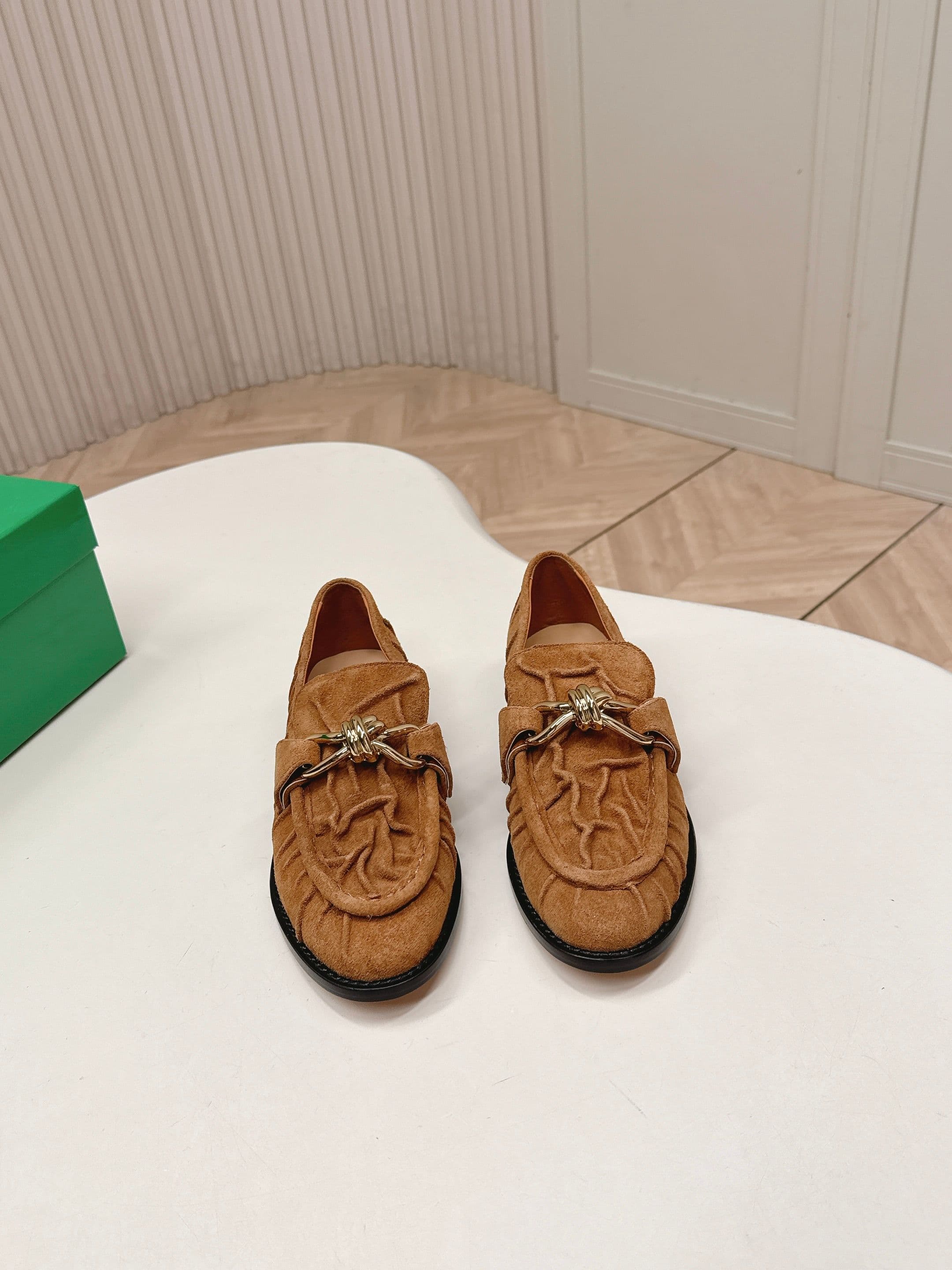 C203 High version: New model BV 2026. Traditional style, wrinkled leather, Ferragamo shoes with genuine leather cords and decorations. BOTTEGA VENET women’s Astaire single shoe — image 1