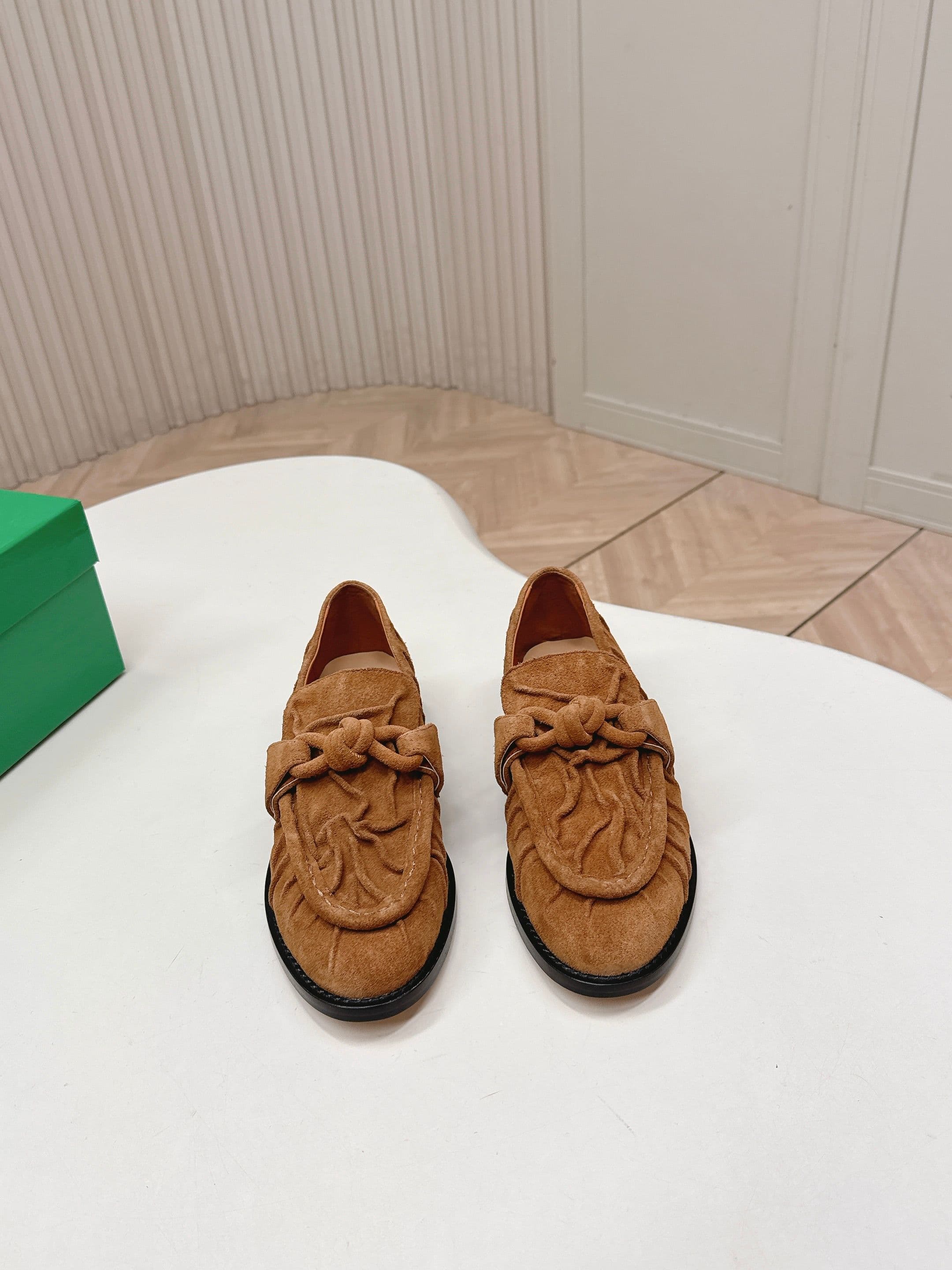 C199 High version, BV 2026 model. Traditional style, wrinkled leather, LeFort shoes with genuine leather cord decorations. BOTTEGA VENET women’s Astaire LeFort single shoe — image 1