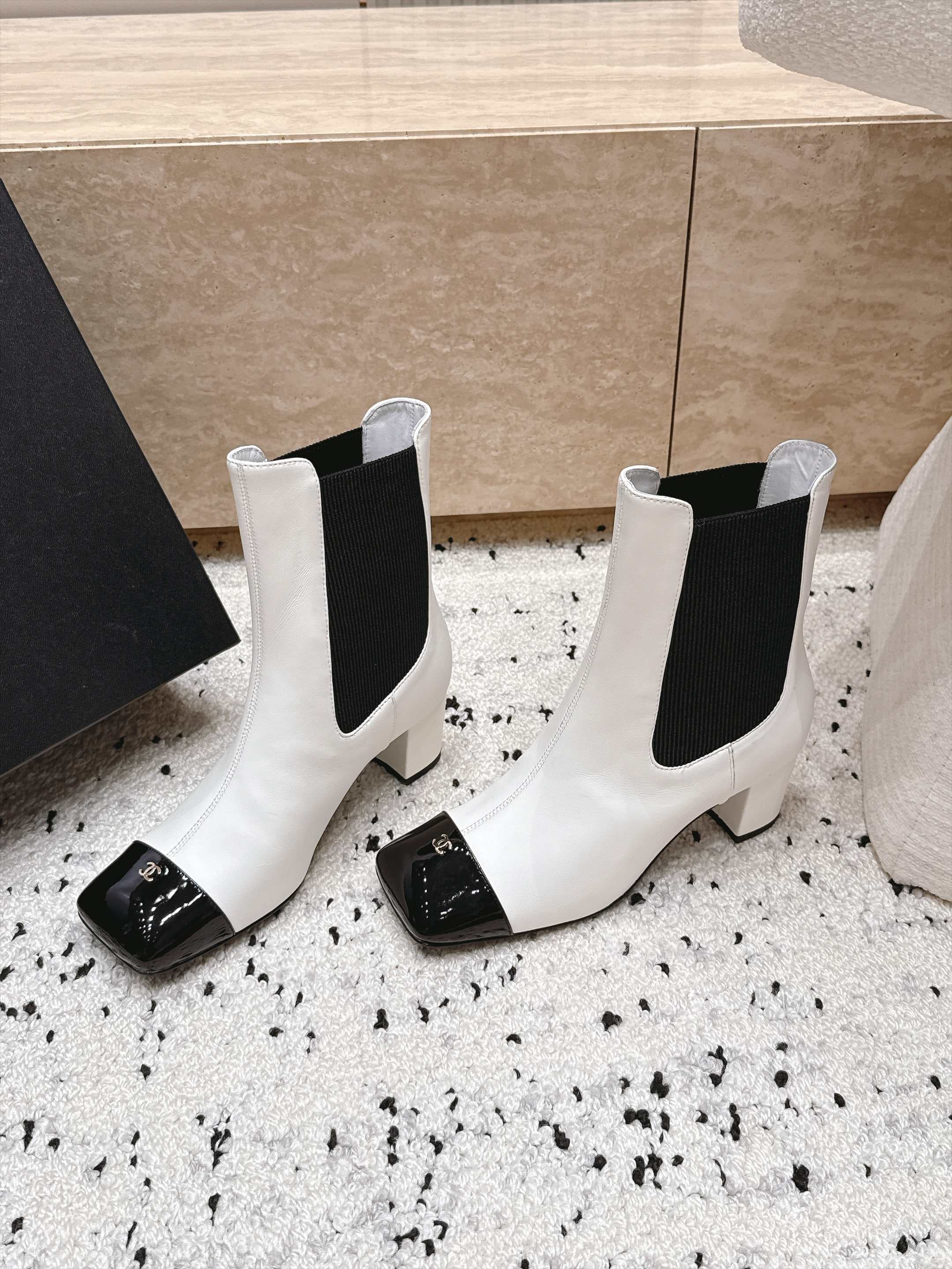 D8710 Chanel 2026vs Fall/Winter New Boot Collection... Square-toe high heels rubber boots, classic mixed colors, exuding elegance — image 1