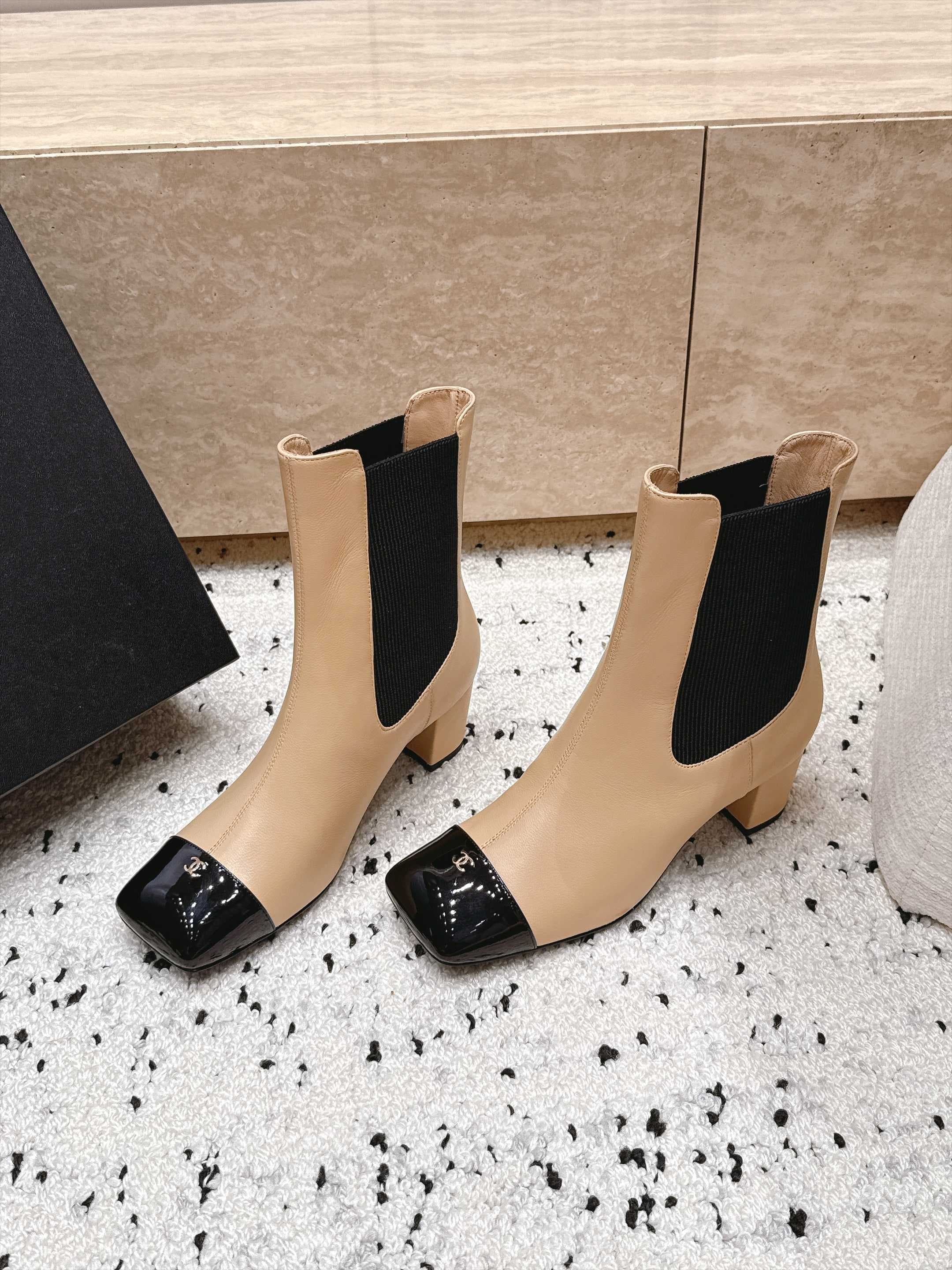 D8707 Chanel 2026vs Fall/Winter New Boot Collection... Square-toe high heels rubber boots, classic mixed colors, exuding elegance — image 1