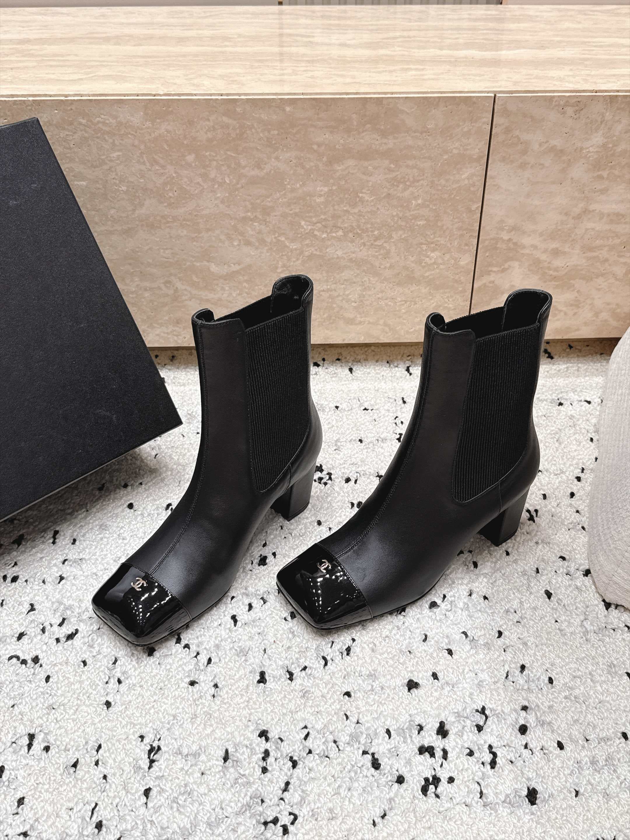 D8706 Chanel 2026vs Fall/Winter New Boot Collection... Square-toe high heels rubber boots, classic mixed colors, exuding elegance — image 1