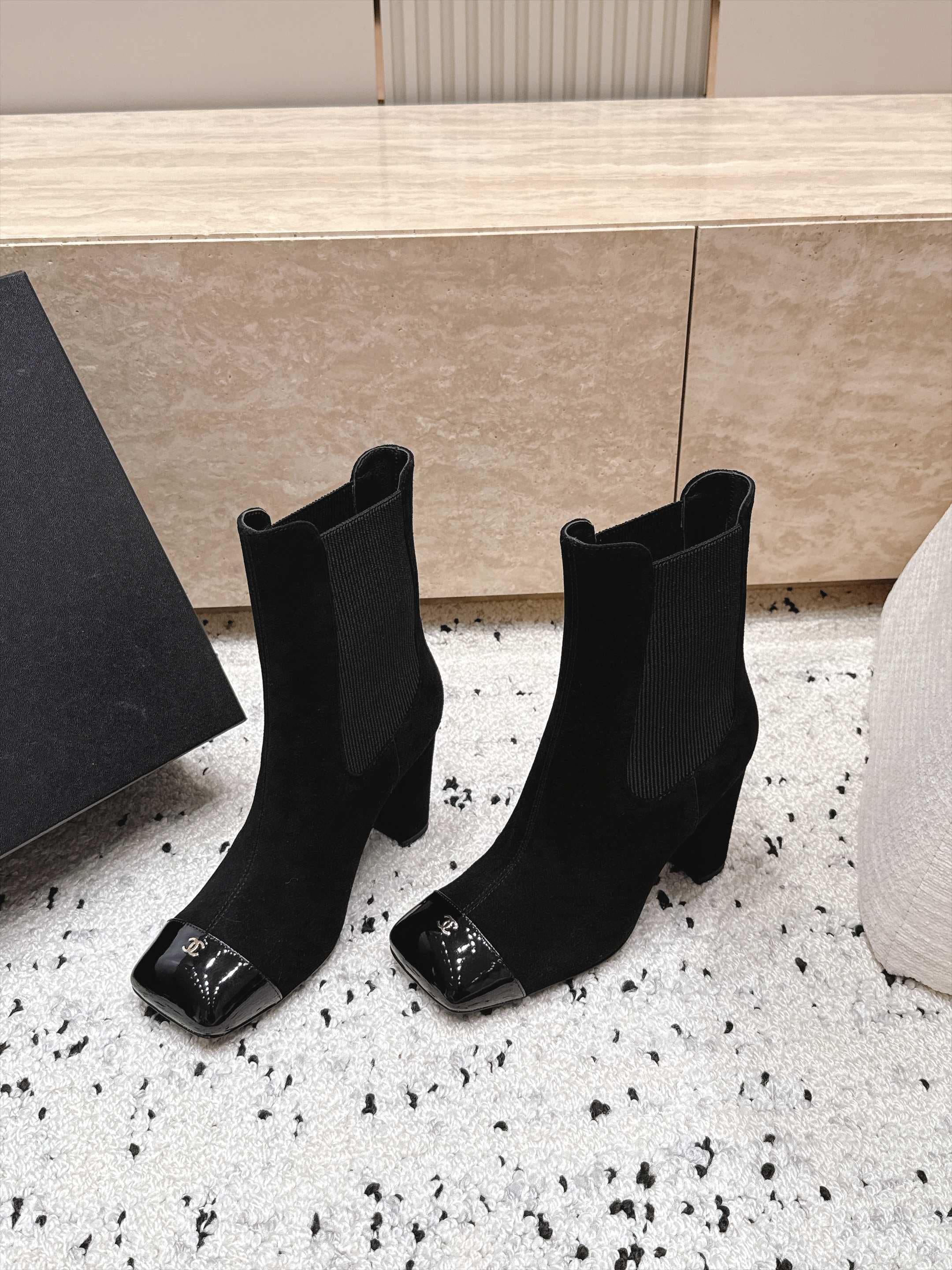 D8705 Chanel 2026vs Fall-Winter New Boot Collection... Square-toe high heels rubber boots, classic mixed colors, exuding elegance — image 1