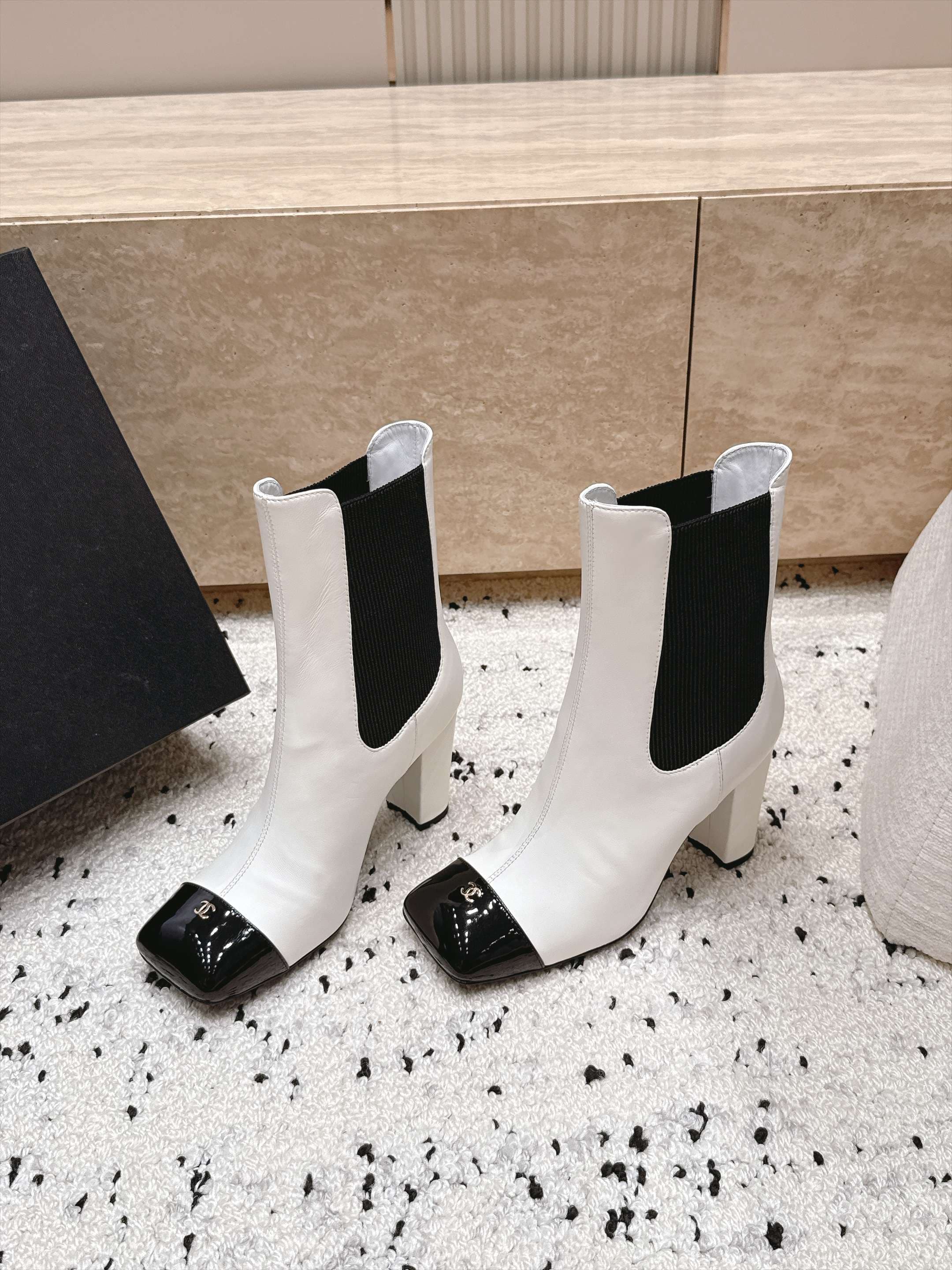 D8701 Chanel 2026vs Fall-Winter New Boot Collection... Square-toe high heels rubber boots, classic mixed colors, exuding elegance — image 1