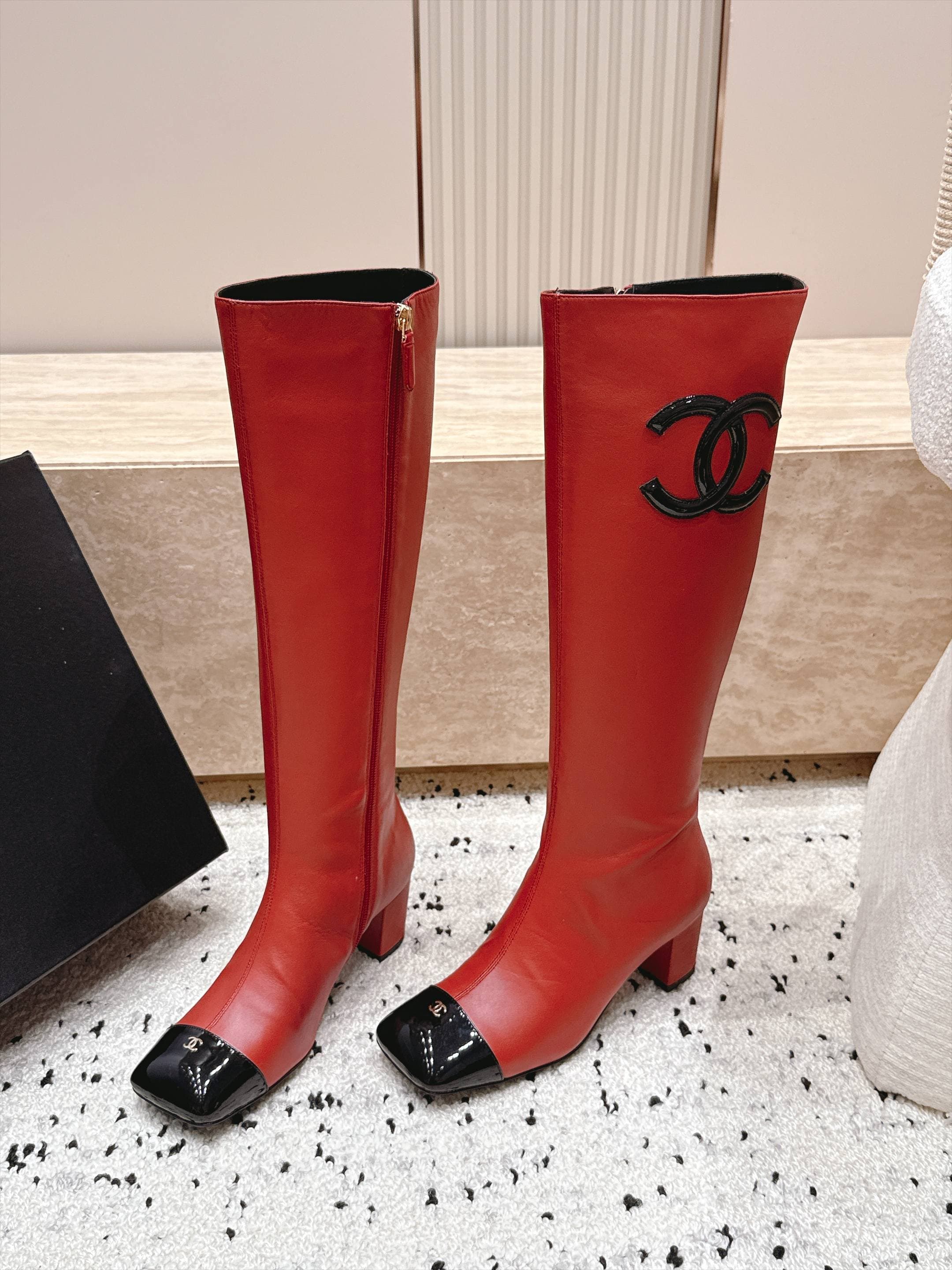 D8696 Chanel 2026vs Fall/Winter New Boot Collection... Square-toe high heels, long boots with classic mixed colors, exuding elegance — image 1