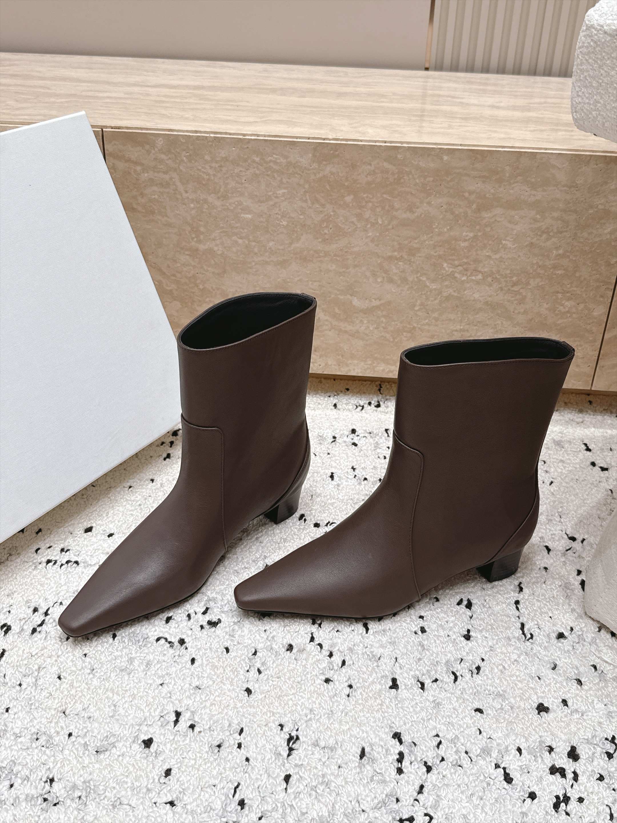 D8720 BY FAR~2026vs Autumn New Fashion Boots Collection… — image 1