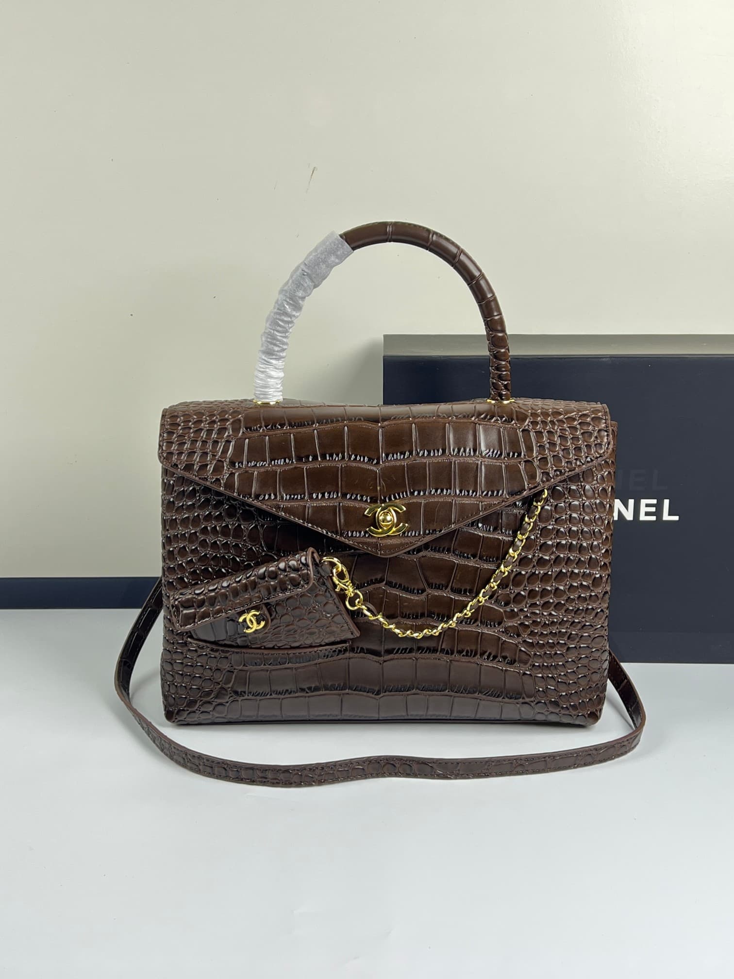 C1853 Chanel26s new model, oversized cf Maxi Flap — image 1