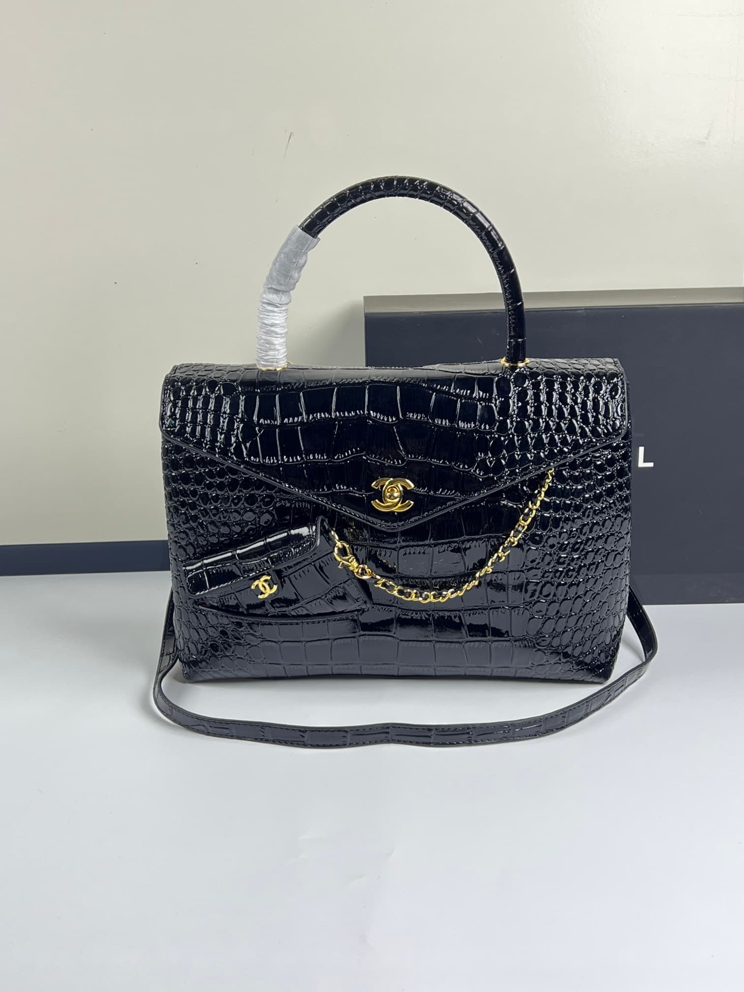 C1852 Chanel26s New model, extra-large cf Maxi Flap — image 1