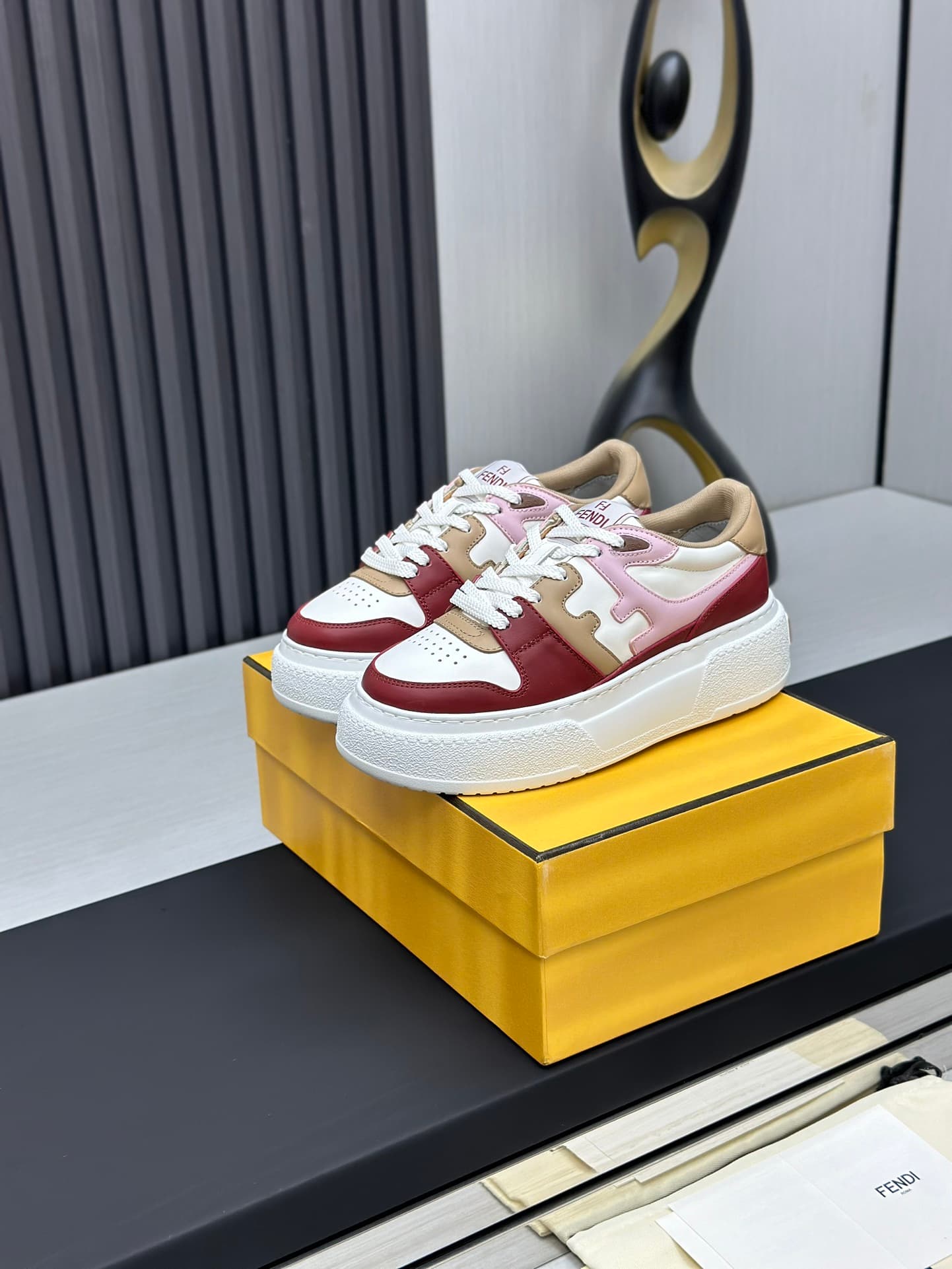 D8904 Running distance factory price 💰 Fendi 24ss thick sole match series, couple model, casual and sports shoes — image 1