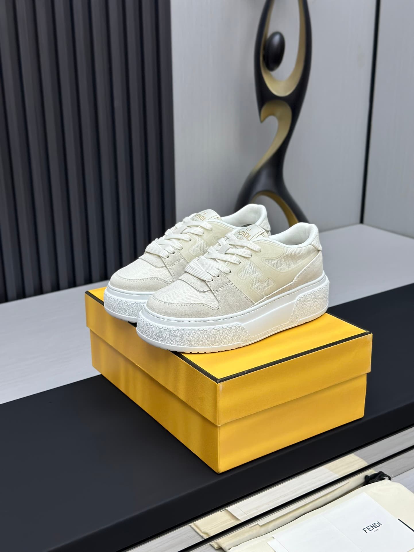 D8906 Running distance factory price 💰 Fendi 24ss thick heel match series, couple style, casual, sport shoes — image 1