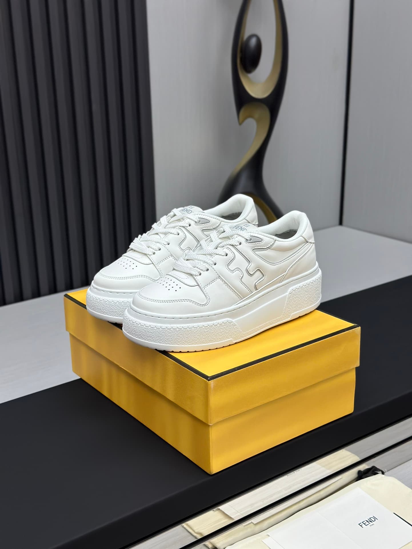 D8902 Running distance factory price 💰 Fendi 24ss thick heel match series, couple style, casual, sports shoes — image 1