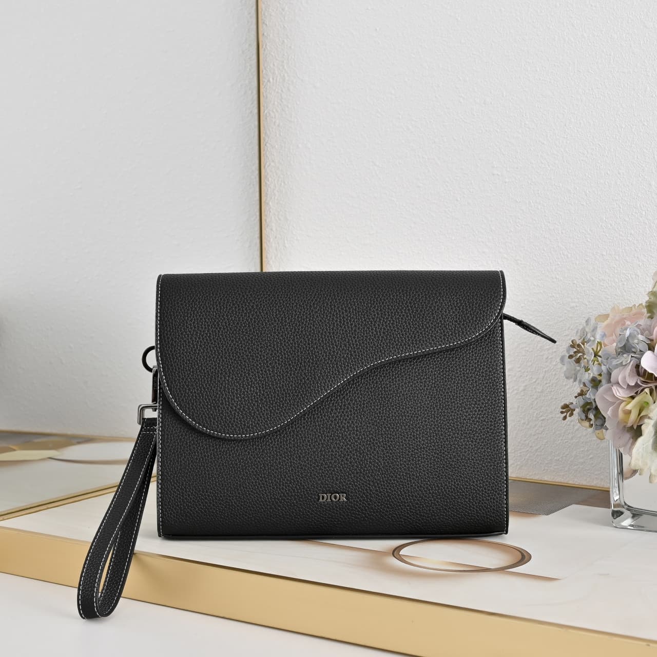 C1820 Full-skin design: This A5 triangular handbag is a new flagship product. It is crafted from beige and black Oblique print fabric, along with black suede leather with a flap design. The spacious zipper compartment can hold a smartphone, and there are — image 1