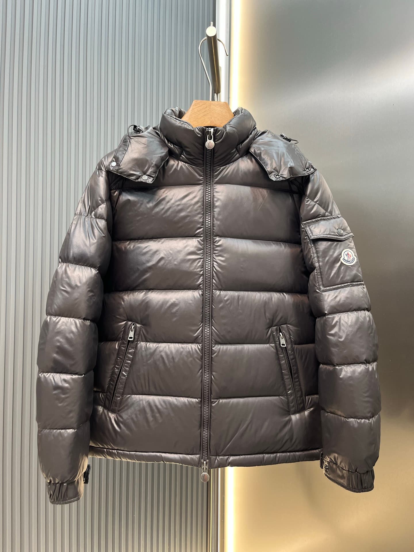 C11113 Goffled Downwear specialty store: Upgraded Moner Maya Maya men’s shiny cap down jacket. Relaxed fit that works well with anyone; same design for both men and women — image 1