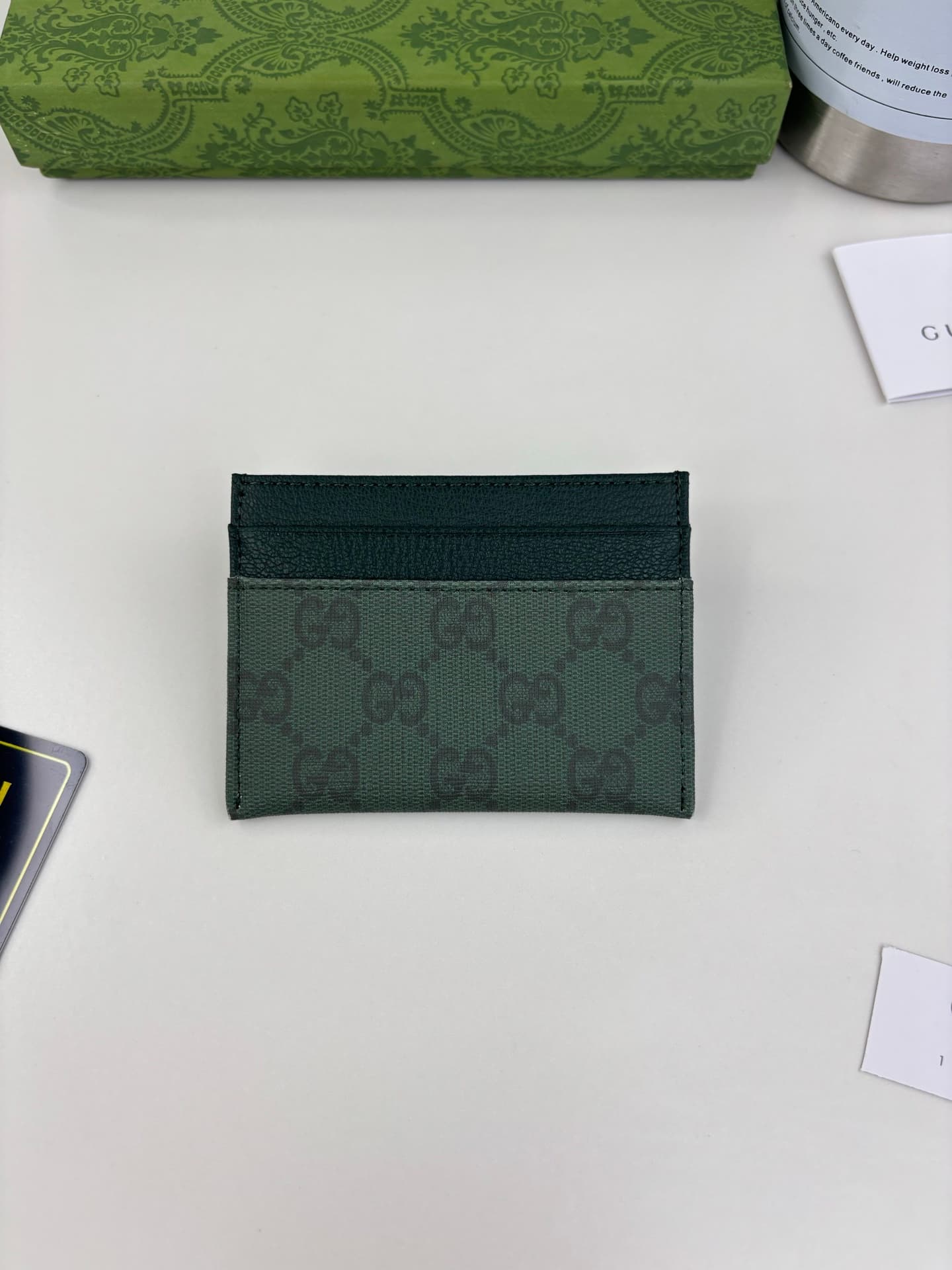 C3965 Generation Gucci delves into the brand’s collectible elements, blending designs from different generations into a cohesive aesthetic narrative. The Gucci Essence Classic collection is designed for a dynamic lifestyle. Each item features a lightweigh — image 1
