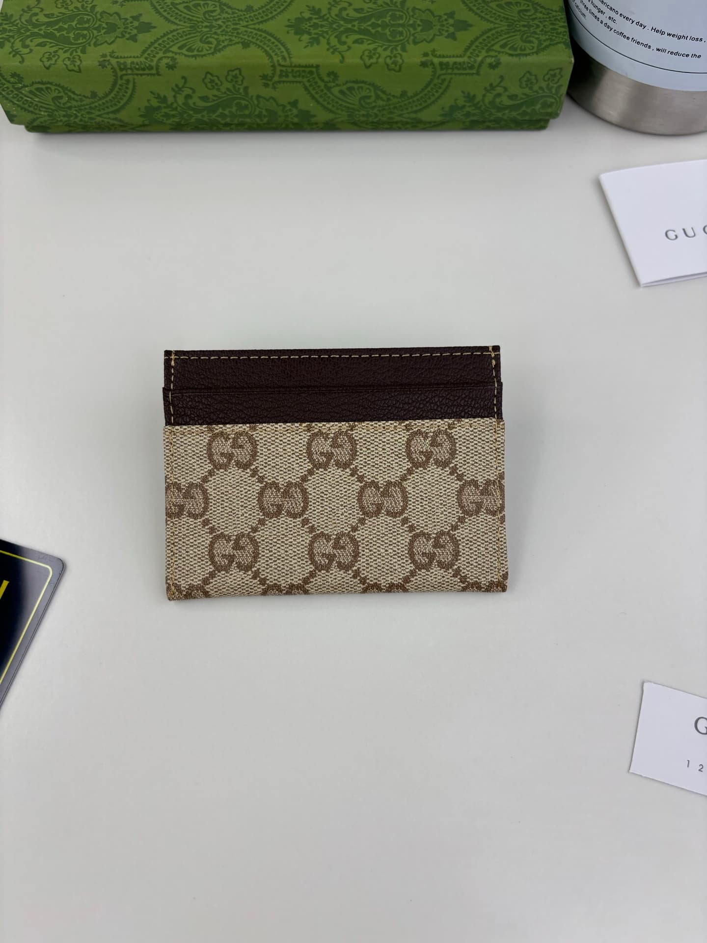 C3962 Generation Gucci explores deeply the brand’s collectible elements, blending designs from different generations into a cohesive aesthetic narrative. The Gucci Essence Classic collection is designed for a dynamic lifestyle. Each item features a lightw — image 1