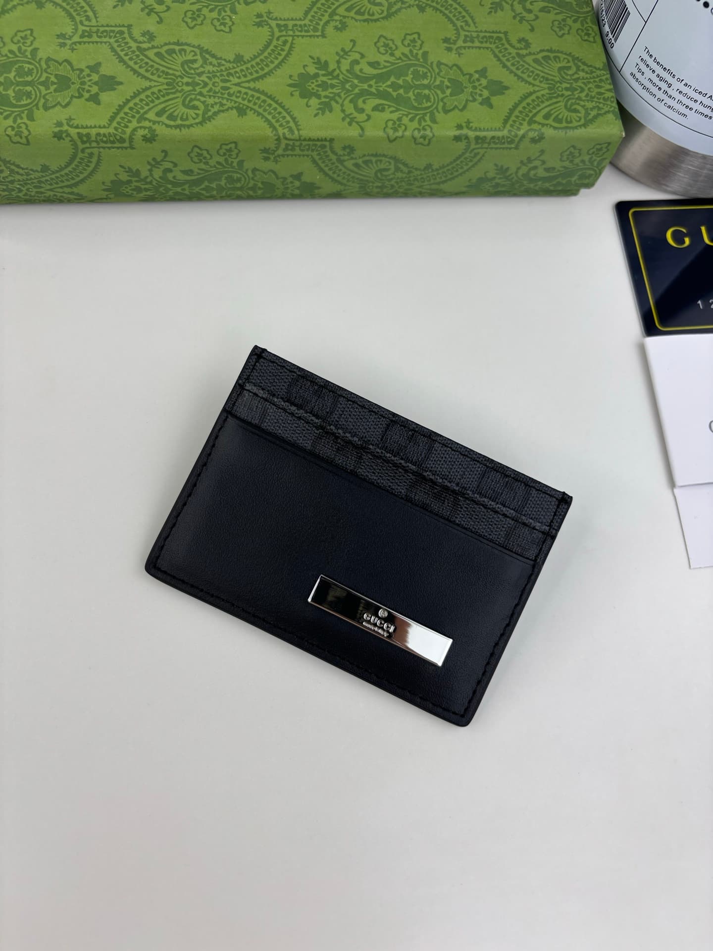 C3961 Generation Gucci explores deeply the brand’s collectible elements, blending designs from different generations into a cohesive aesthetic narrative. The Gucci Essence Classic collection is designed for a dynamic lifestyle. Each item features a lightw — image 1