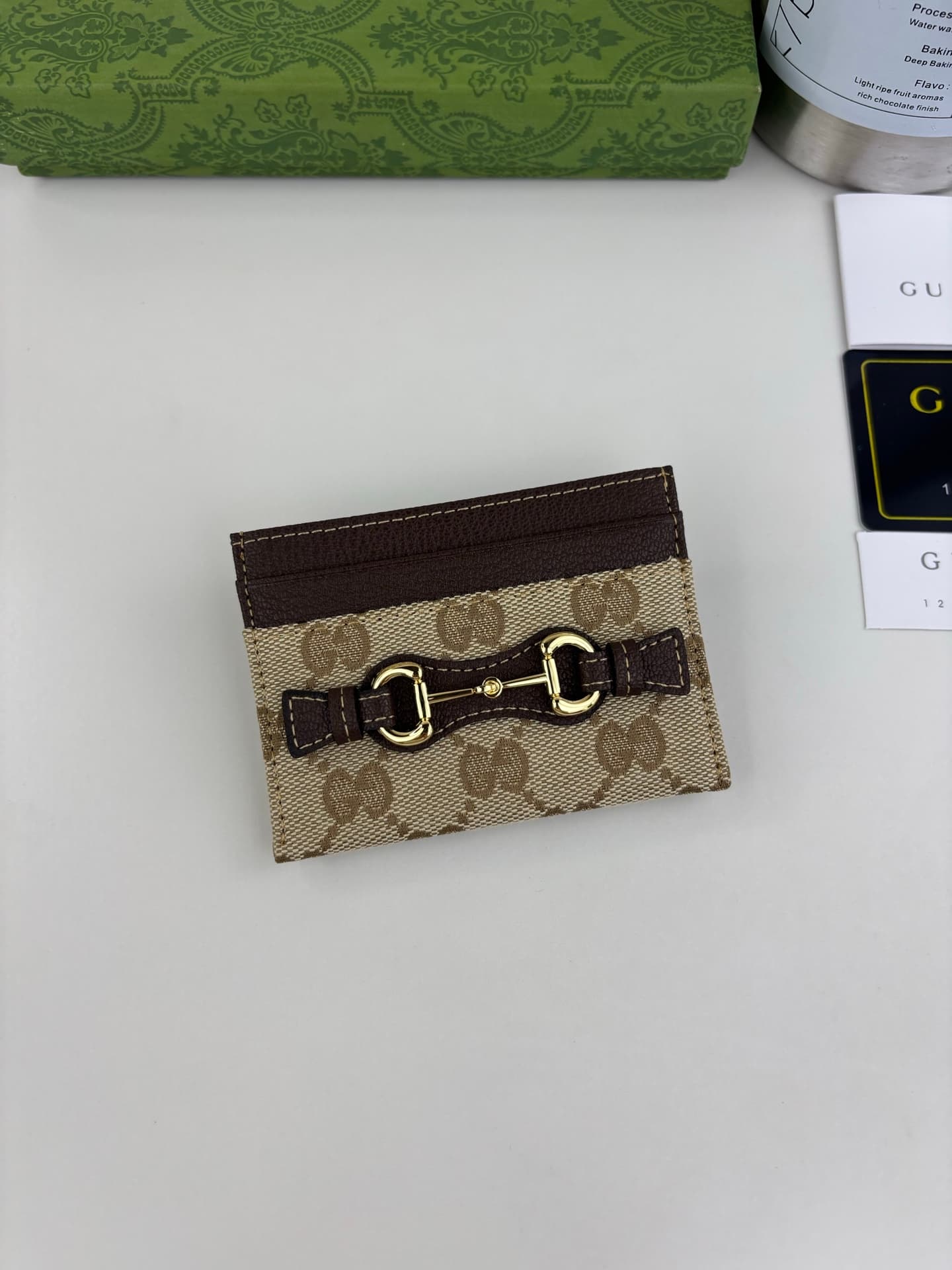 C3959 Generation Gucci delves deep into the brand’s collectibles, blending designs from different generations into a cohesive aesthetic narrative. The Gucci Essence Classic collection is designed for a dynamic lifestyle. Each item features a lightweight a — image 1