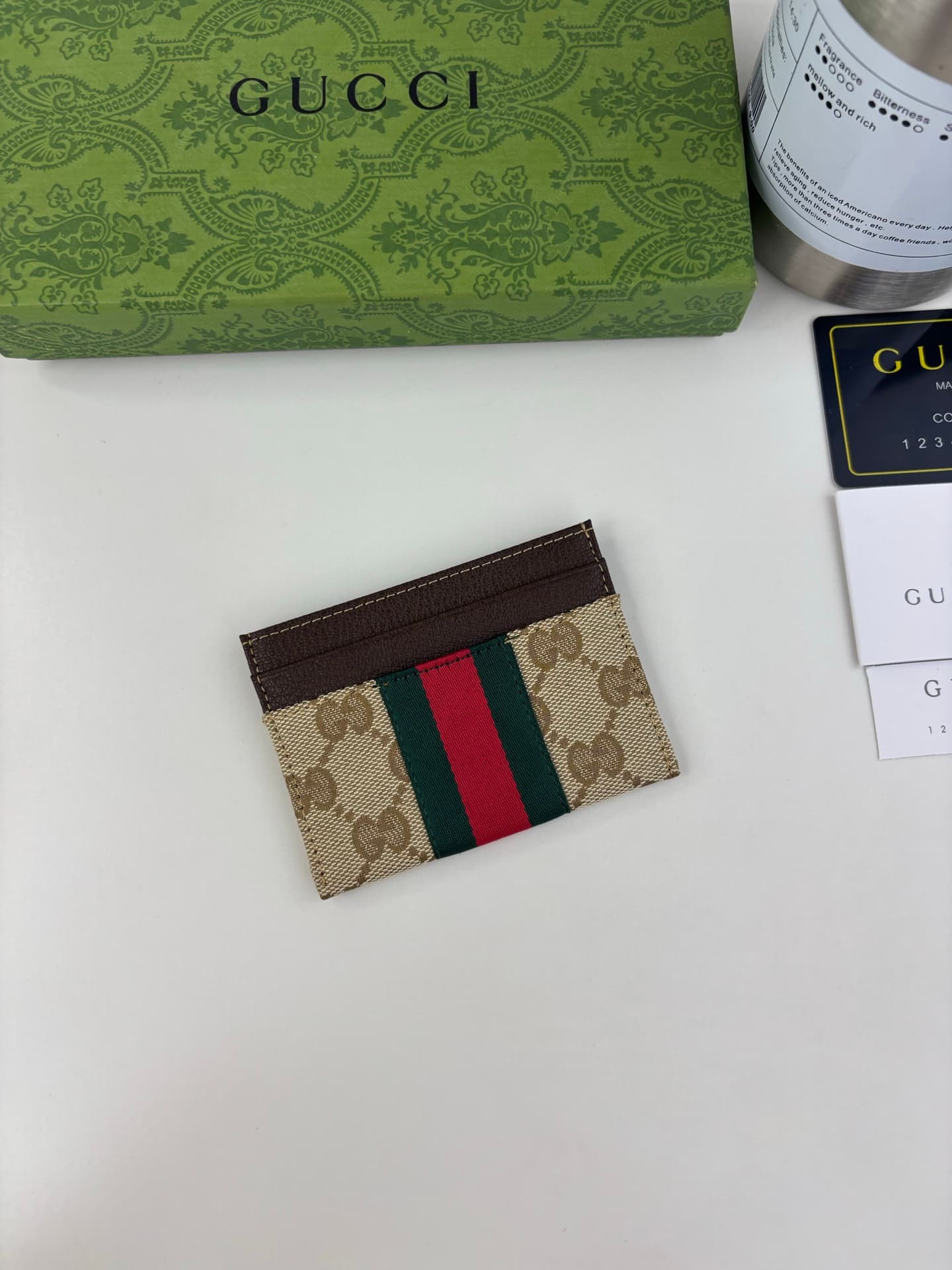 C3958 Generation Gucci explores the brand’s collectibles in depth, blending designs from different generations into a cohesive aesthetic narrative. The Gucci Essence Classic collection is designed for a dynamic lifestyle. Each item features a lightweight — image 1