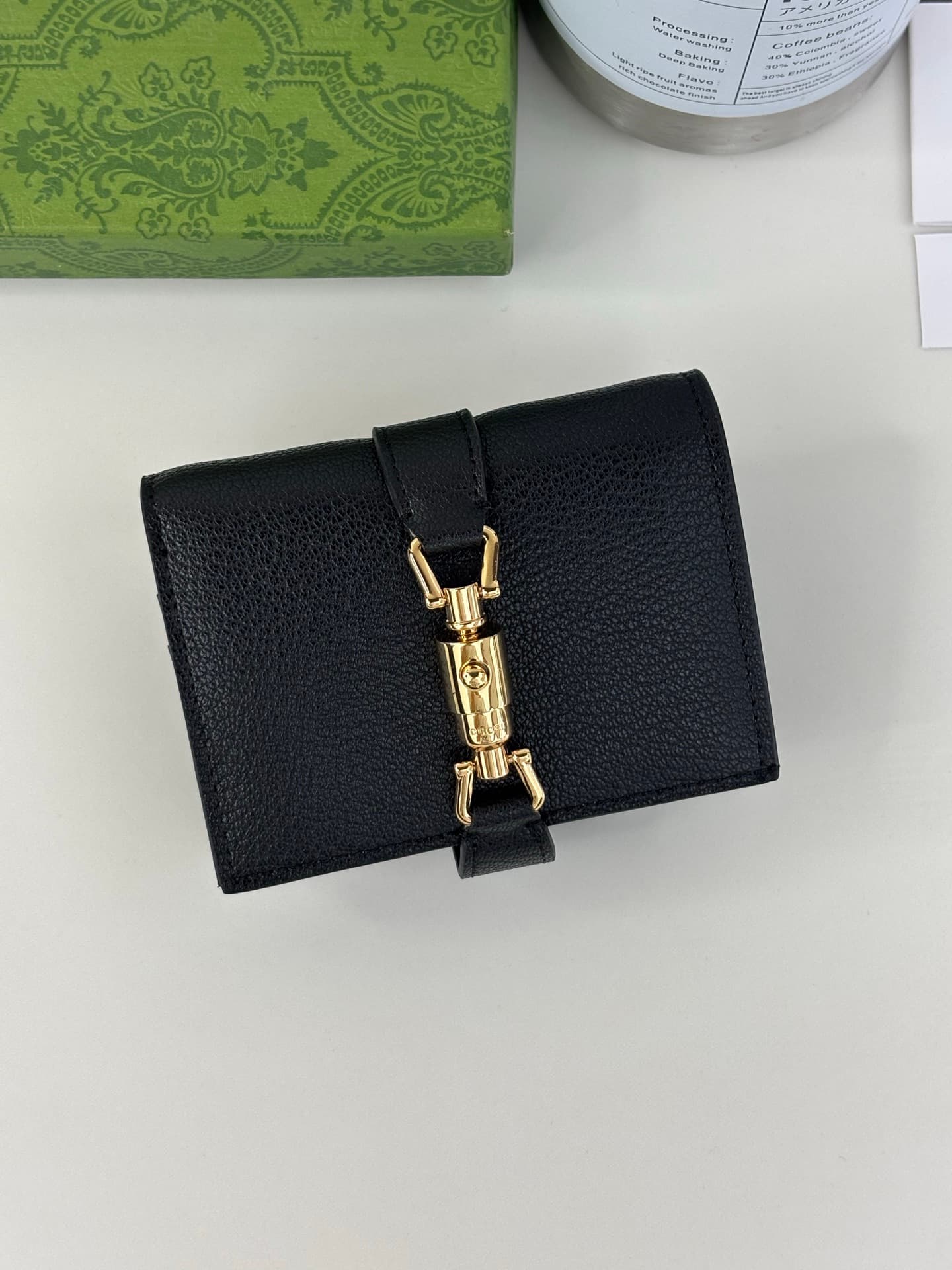 C3953 GUCCl2026 spring/summer collection is now available! The new small accessories collection pays tribute to the Gucci Jackie style. The bags feature modern designs that reinterpret the classics. The bags are made of soft sheepskin fabric, with golden- — image 1