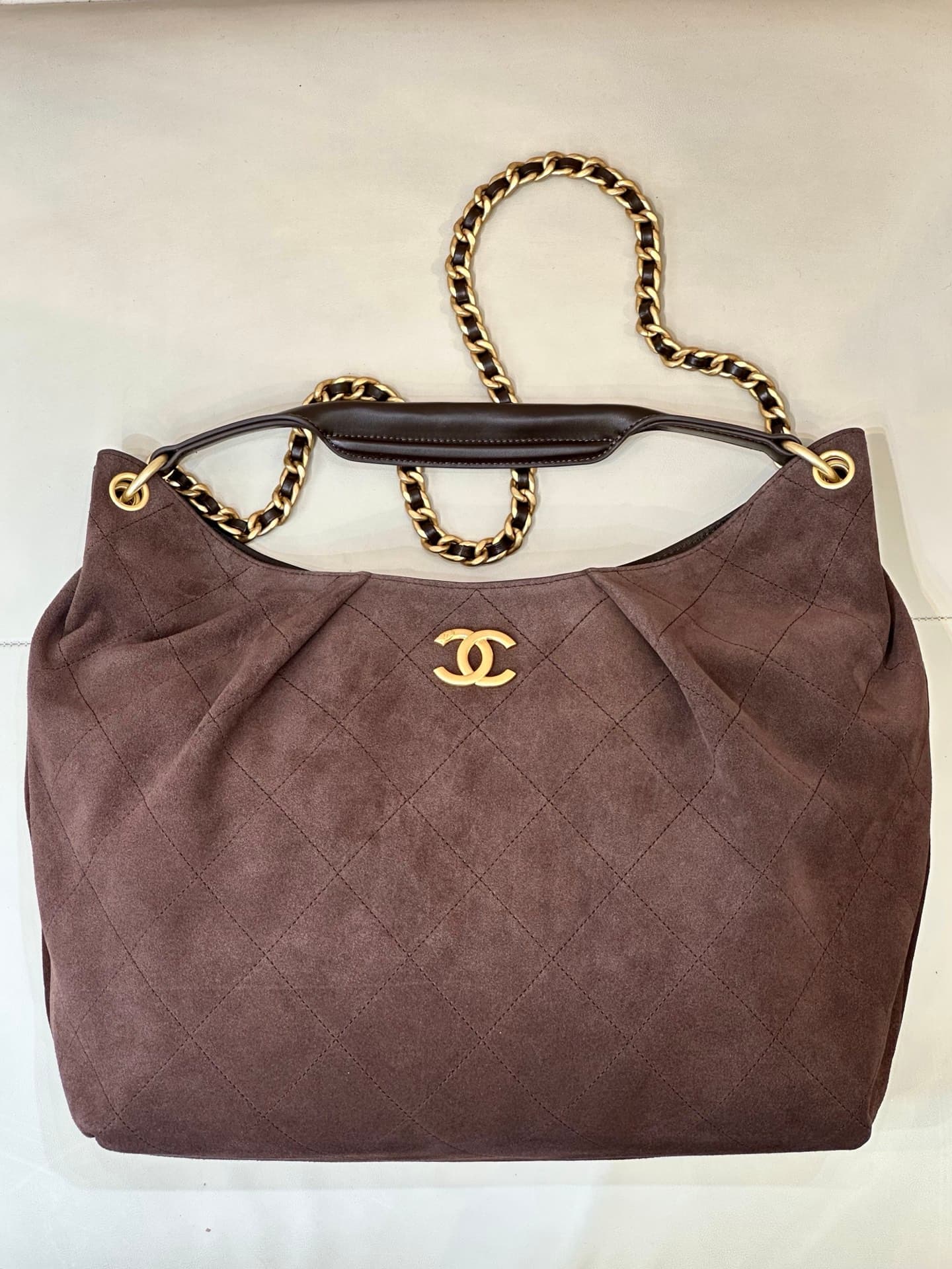 C714 6016 CHANEL 26C – The new early spring style Hobo bag. As soon as it was released, it became impossible to find in stock! — image 1