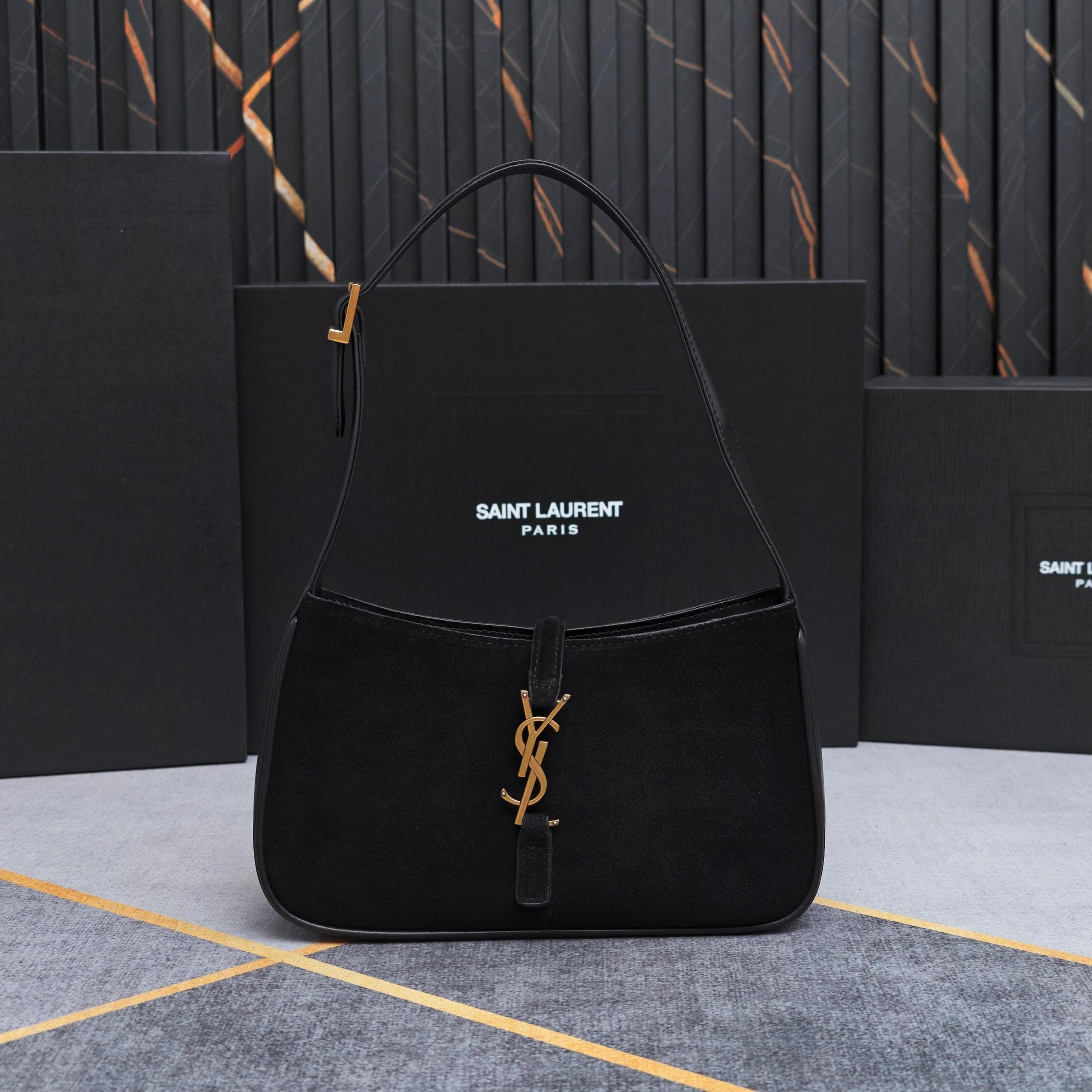 C8548 .657228 – Matte black bag with Le5A7 design. A must-have bag this year! Simple design with a metal logo; adjustable shoulder strap. Elegant and high-class in appearance. Lightweight and easy to pair with other items. Super beautiful! The bag has amp — image 1
