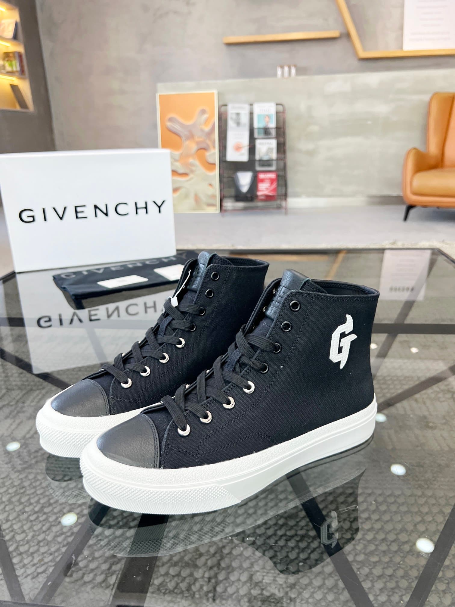 D9 real 💰 J 🔍 Top purchasing agents 🇮🇹 Ji Pao Street Couple 👫 New high top boots are coming, a super popular sports hot item in the counter. The original factory is equipped with Italian imported cowhide and fabric, with a classic appearance and a new — image 1