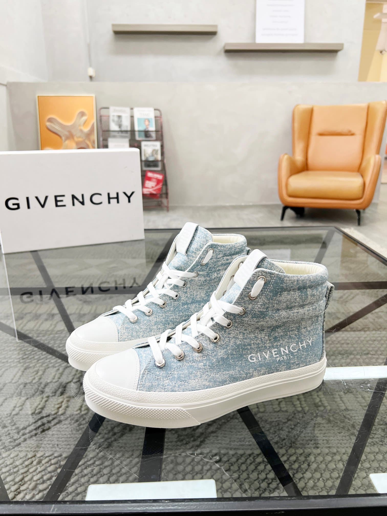 D1 real 💰 J 🔍 Top purchasing agents 🇮🇹 Ji Pao Street Couple 👫 New high top boots are coming, a super popular sports hot item in the counter. The original factory is equipped with Italian imported cowhide and fabric, with a classic appearance and a new s
