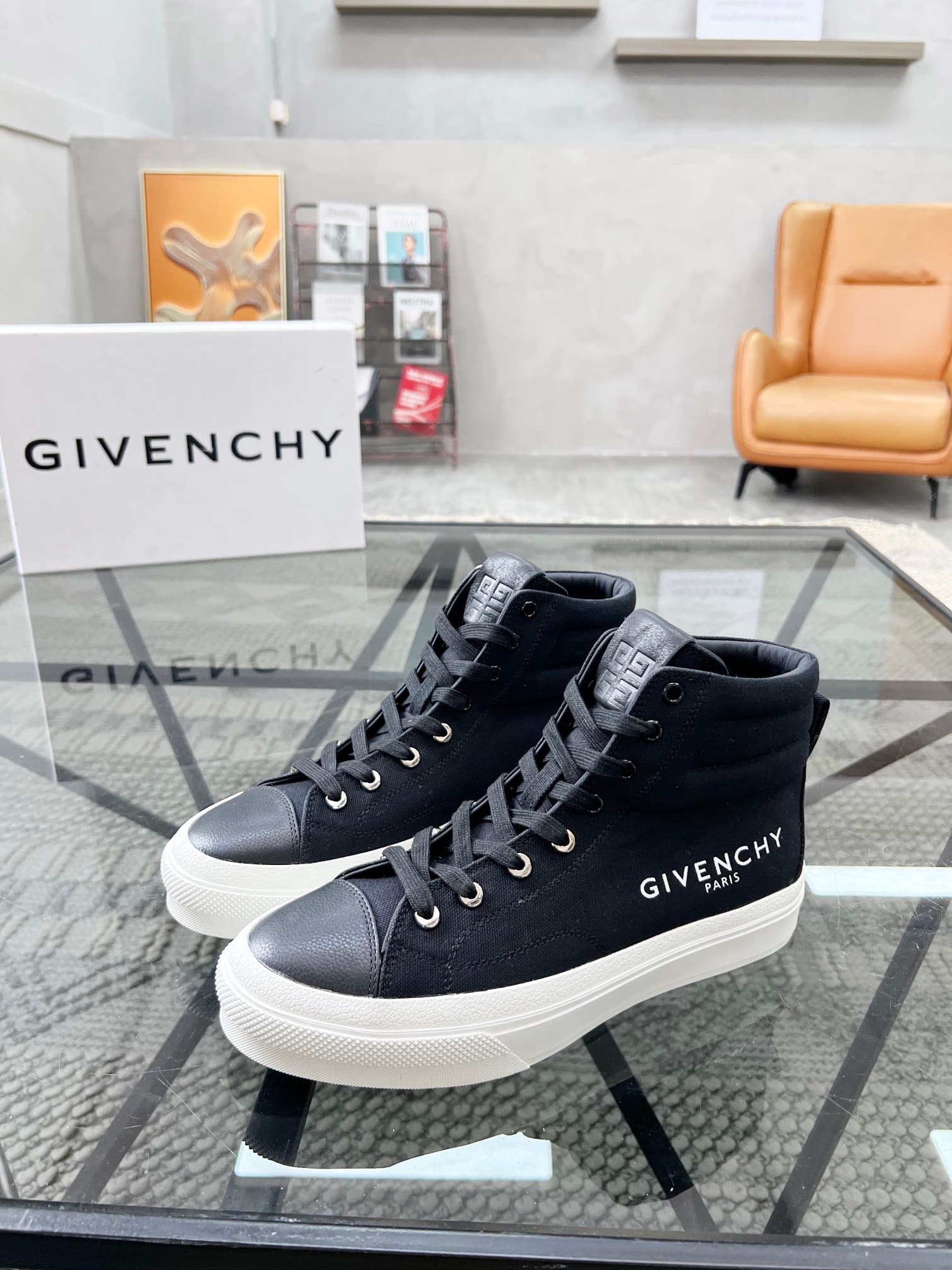 D2 real 💰 J 🔍 Top purchasing agents 🇮🇹 Ji Pao Street Couple 👫 New high top boots are coming, a super popular sports hot item in the counter. The original factory is equipped with Italian imported cowhide and fabric, with a classic appearance and a new