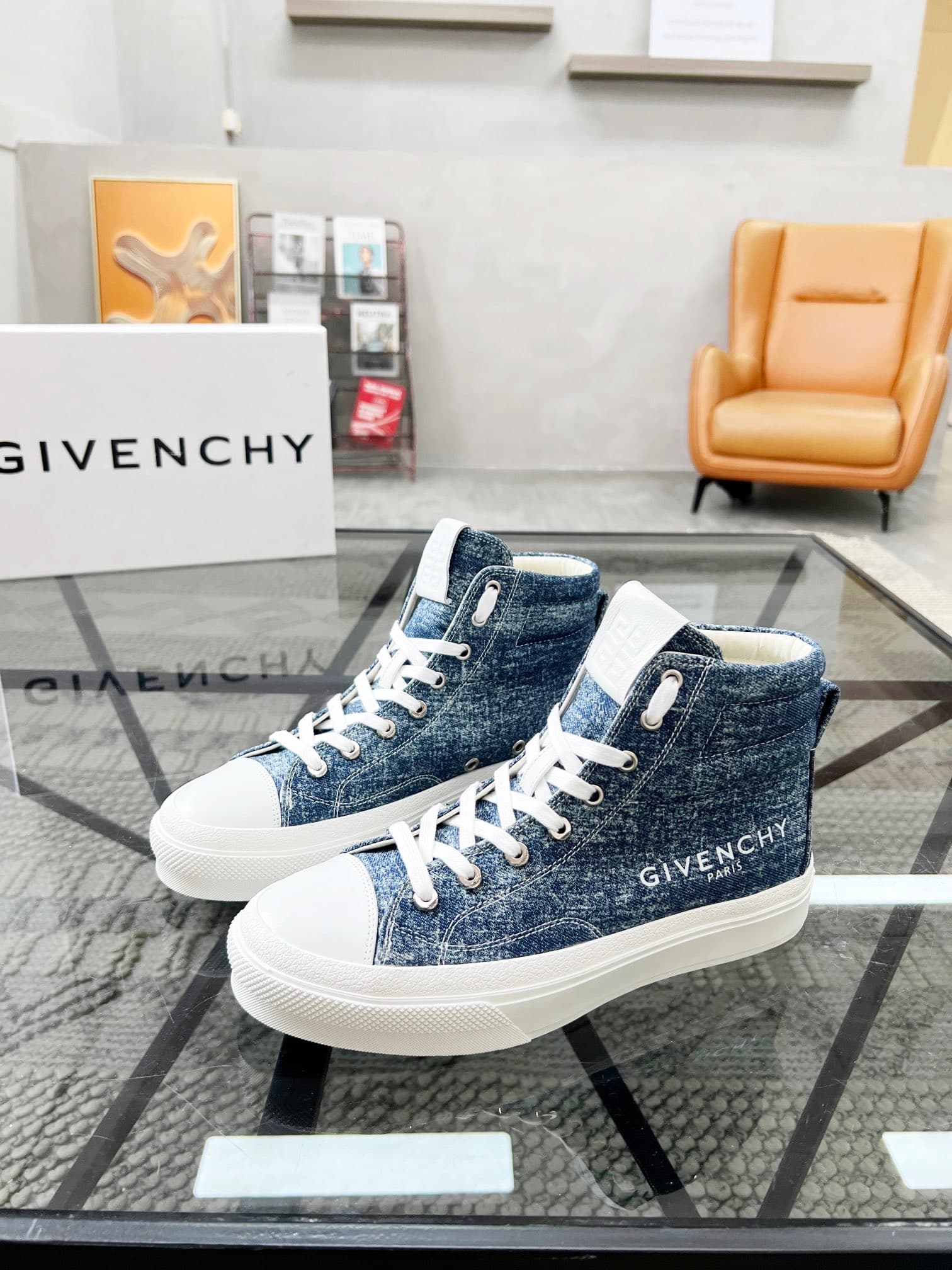 D3 real 💰 J 🔍 Top purchasing agents 🇮🇹 Ji Pao Street Couple 👫 New high top boots are coming, a super popular sports hot item in the counter. The original factory is equipped with Italian imported cowhide and fabric, with a classic appearance and a new s