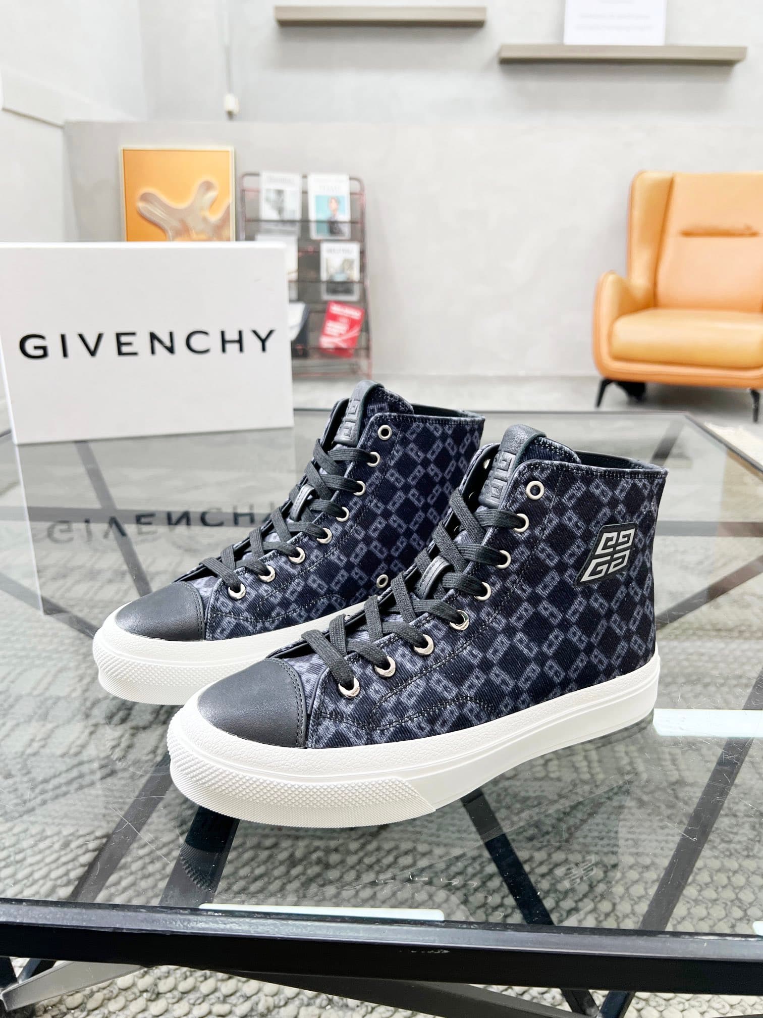 D6 real 💰 J 🔍 Top purchasing agents 🇮🇹 Ji Pao Street Couple 👫 New high top boots are coming, a super popular sports hot item in the counter. The original factory is equipped with Italian imported cowhide and fabric, with a classic appearance and a new — image 1