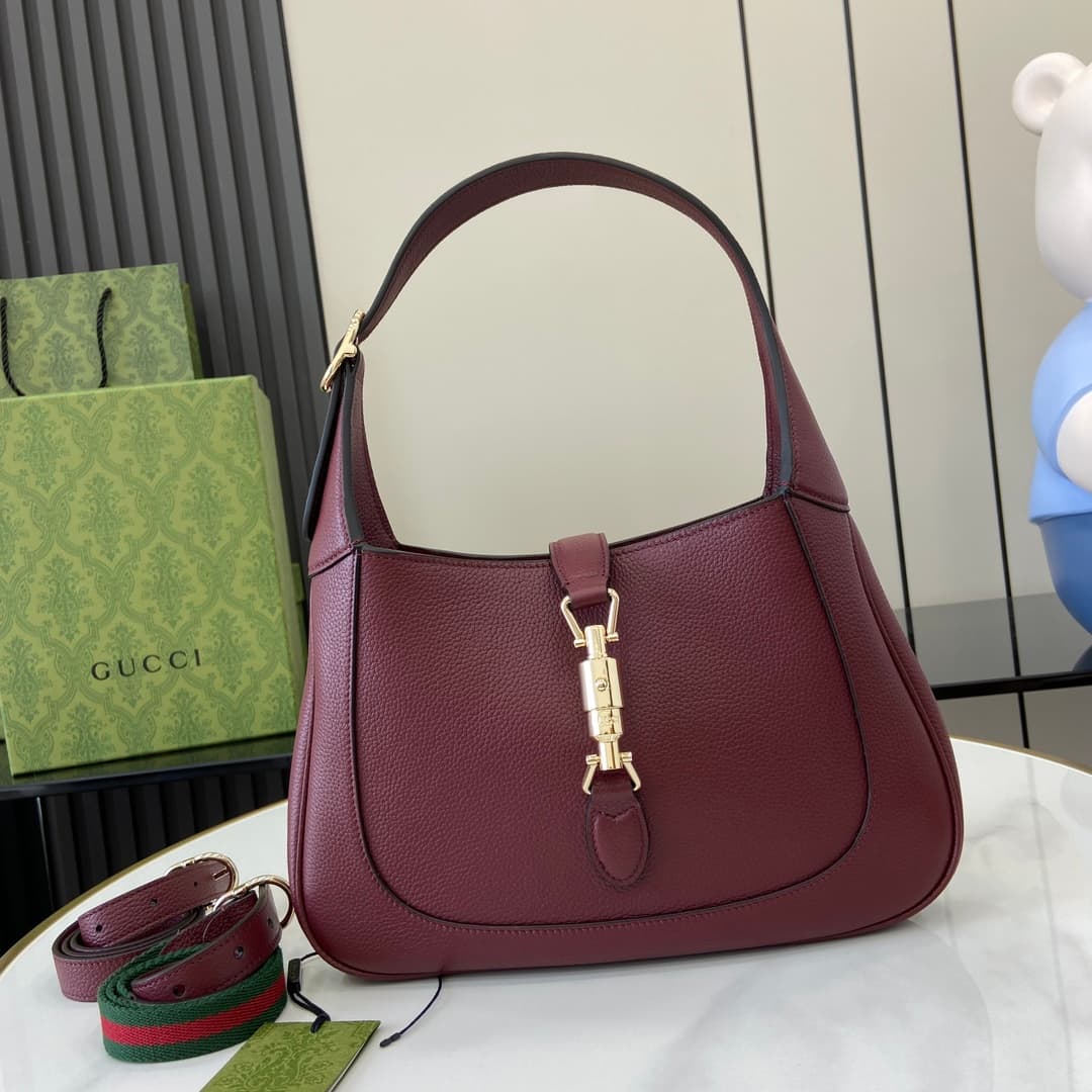 C4058 ‼️【New Product】2024 autumn/winter collection – a fresh interpretation of Gucci Jackie. The 1961 shoulder bag is made from high-quality Gucci Rosso Ancora leather. It features a new light gold-colored push-button closure, highlighting the exquisite c — image 1