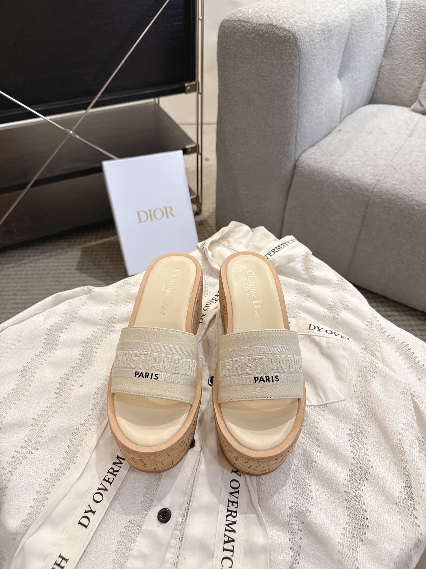 D5977 Dior Dior 2025 – New spring/summer shoes with jelly-colored heel design. Features a CD logo embroidered in three-dimensional style, thick soles, round toe, and multi-color design. It’s a stylish slipper shoe. — image 1
