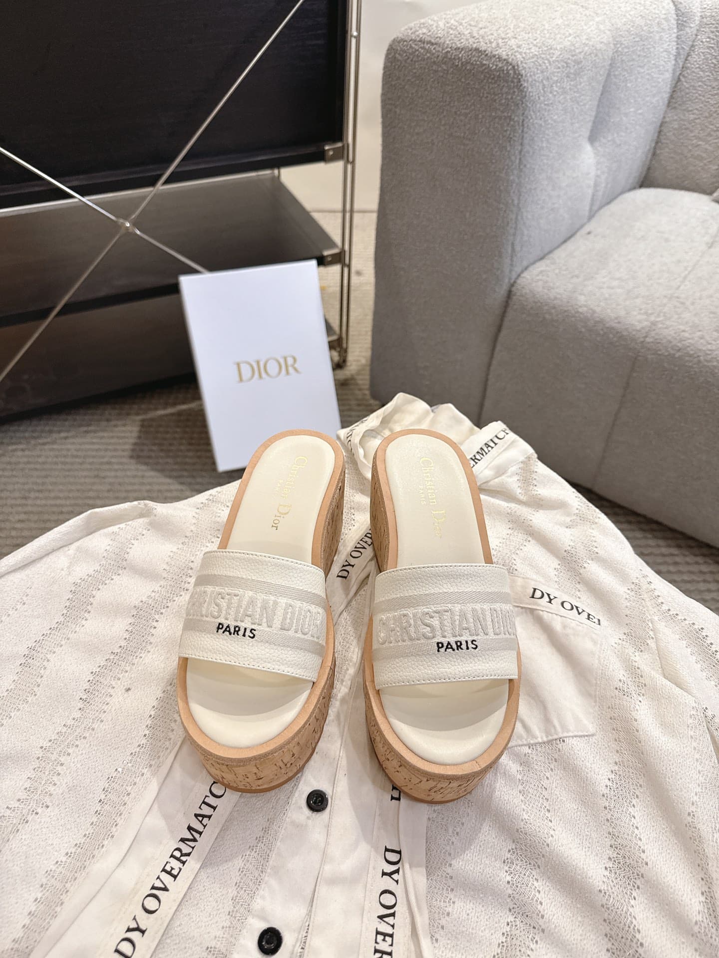 D5979 Dior Dior 2025 – New spring/summer shoes with jelly-colored heeled design. Features a CD logo embroidered in three-dimensional style, thick soles, round toe, and multi-color design. It’s a comfortable slipper. — image 1