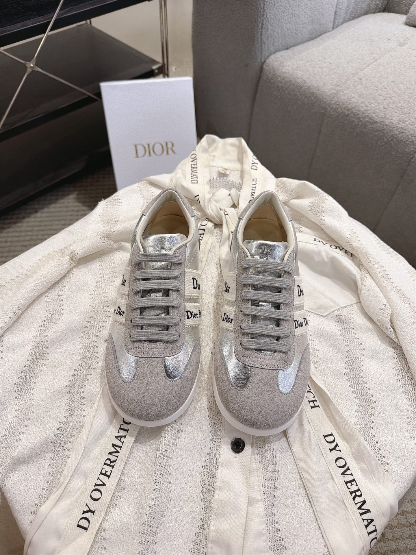 D5870 Vintage/retro Dior Ribbon lace embroidered sneakers, retro Dutch-style shoes — image 1