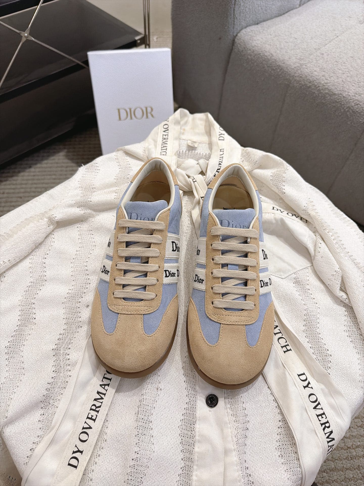 D5868 Vintage/retro Dior Ribbon lace embroidered sneakers, retro Schuhe — image 1