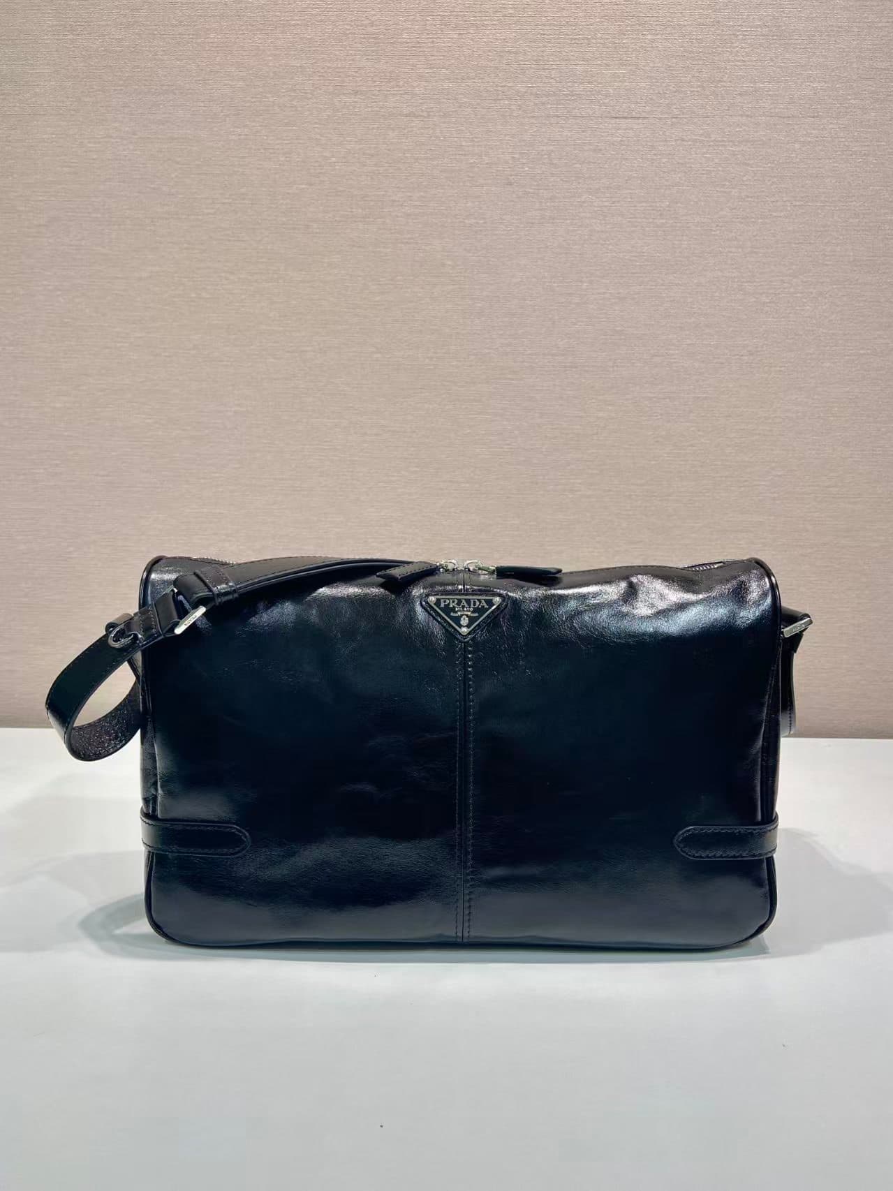 C6953 🎉 New oil-wax leather product🎉 2VH187 postman bag🎉🎉 — image 1