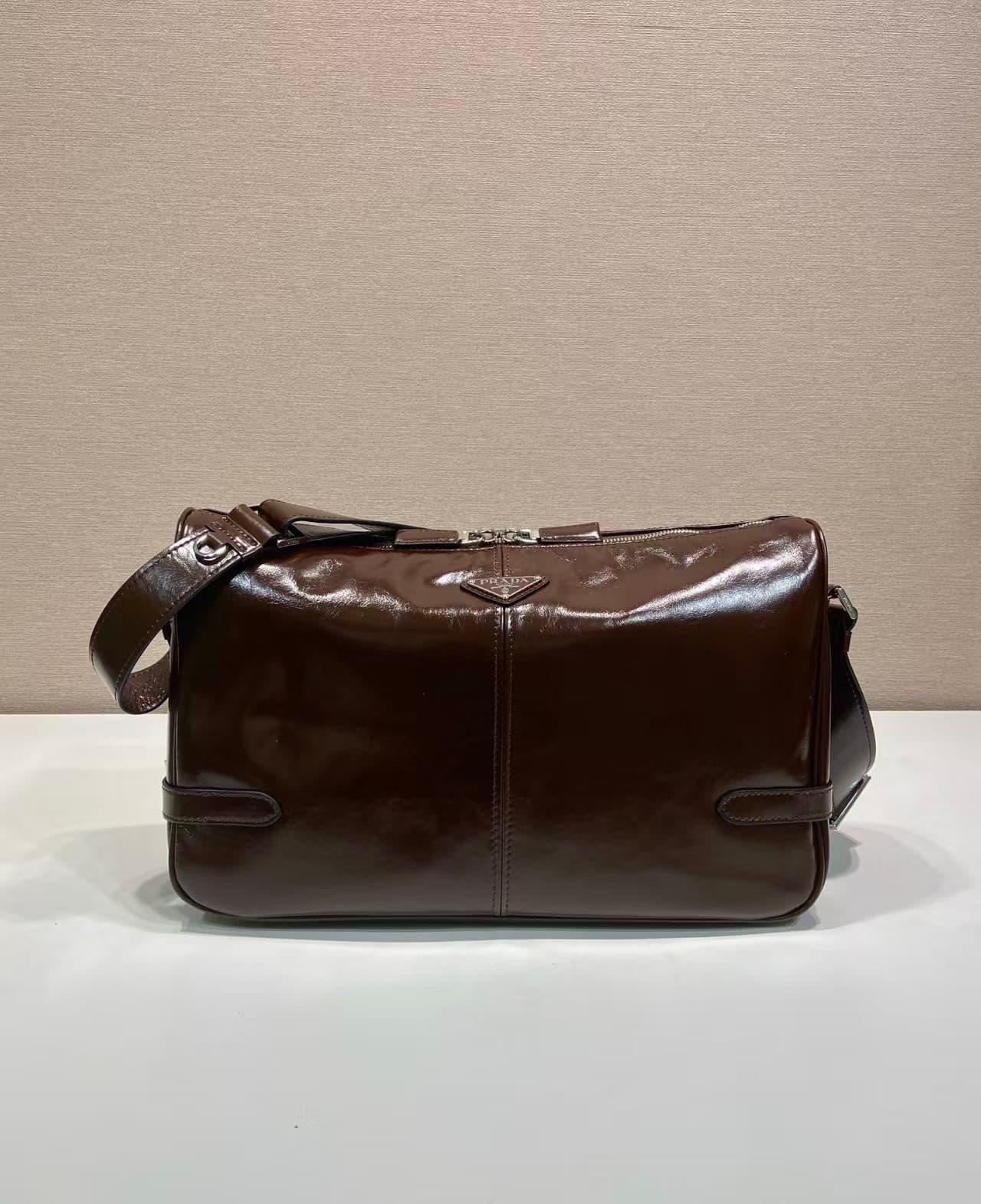 C6956 🎉 New oil-wax leather product🎉 2VH187 postman bag🎉🎉 — image 1