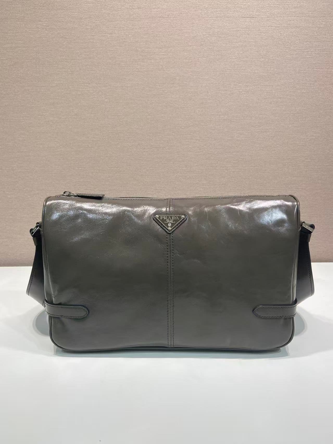 C6955 🎉 New oil-wax leather product🎉 2VH187 postman bag🎉🎉 — image 1
