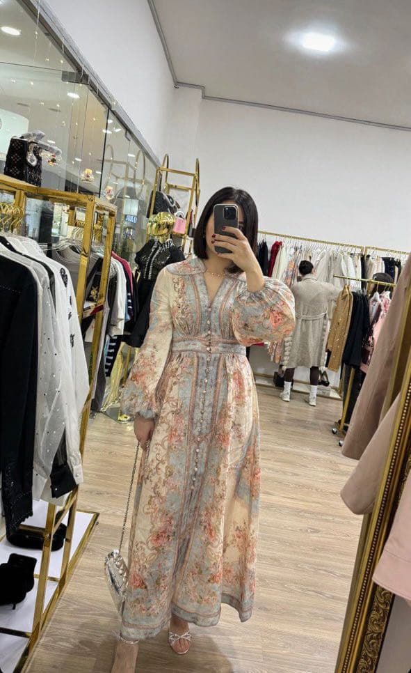 C18302 Item number: 20264828 Zimmermann* New model, vacation-themed elegant dress with print. Long-sleeved V-neck dress, light beige color, S-XL size. [Size M: Chest circumference 84, waist circumference 72, sleeve length 59, overall length 128; Weight: 0 — image 1