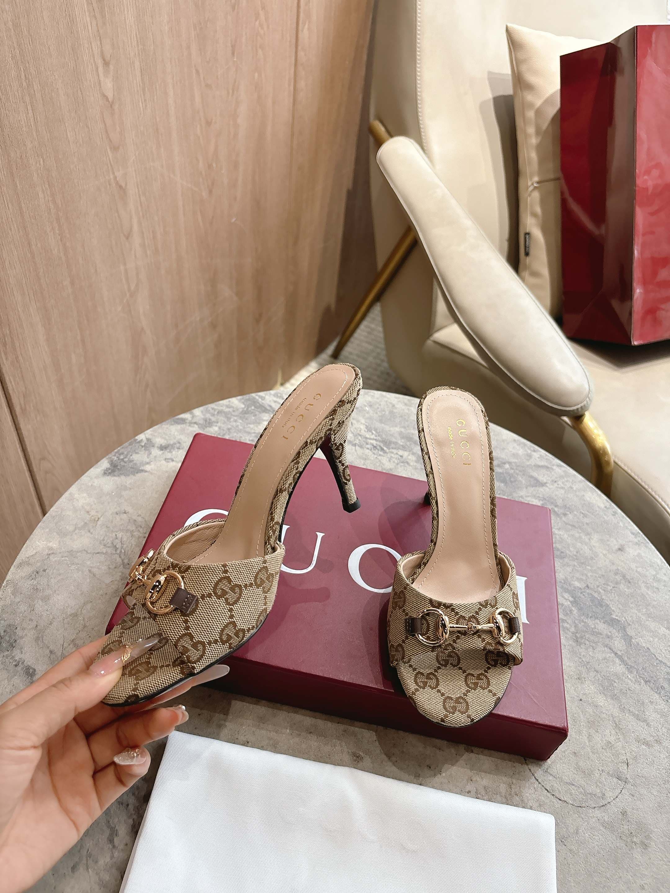 D7235 🌼💰 (Leather sole + 40) — image 1