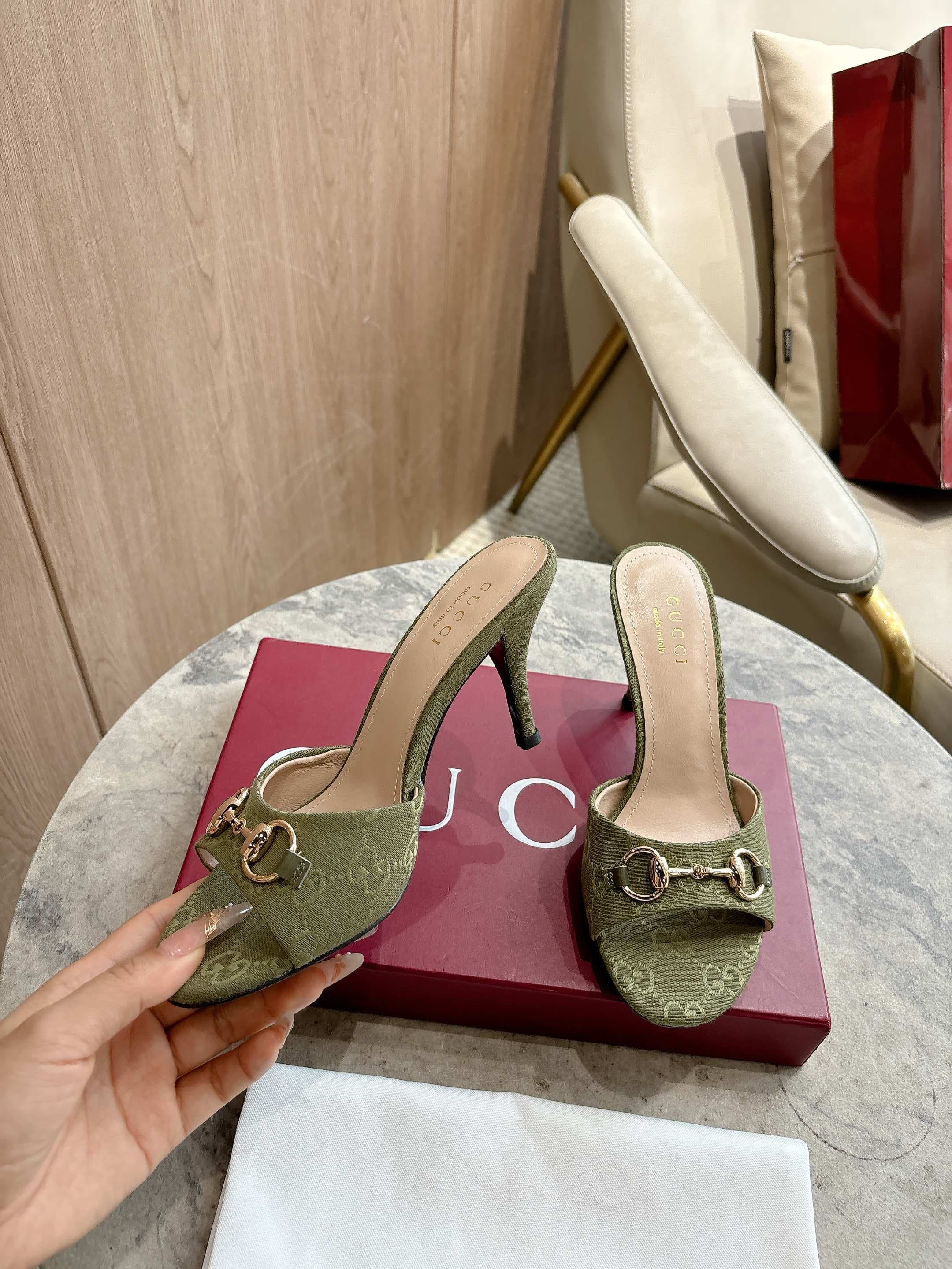 D7215 🌼💰 (Leather shoes + 40) — image 1