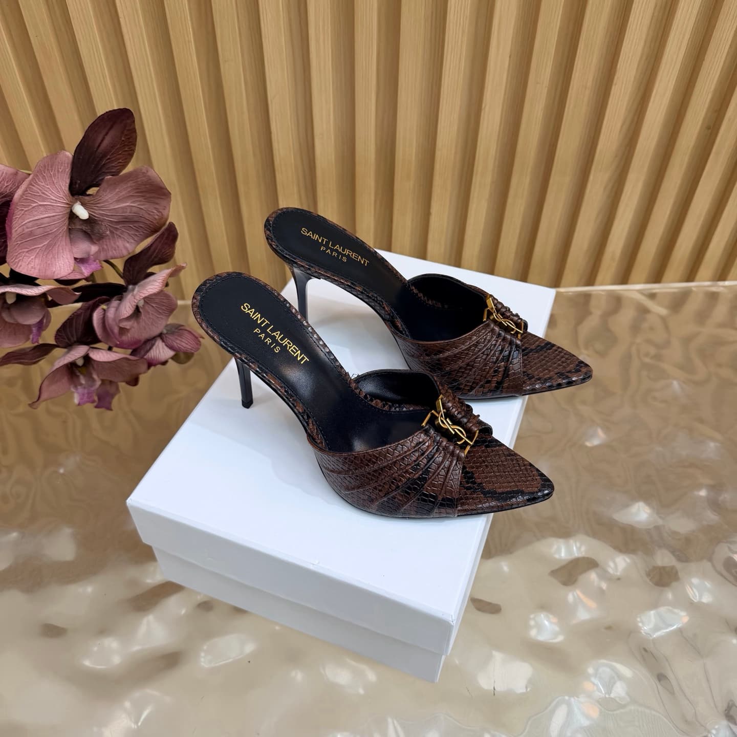 D12327 2026 Spring/Summer new model YSL 🖤 Saint Laurent / Saint Laurent YSL slippers – an absolutely amazing and popular pair of slippers! — image 1