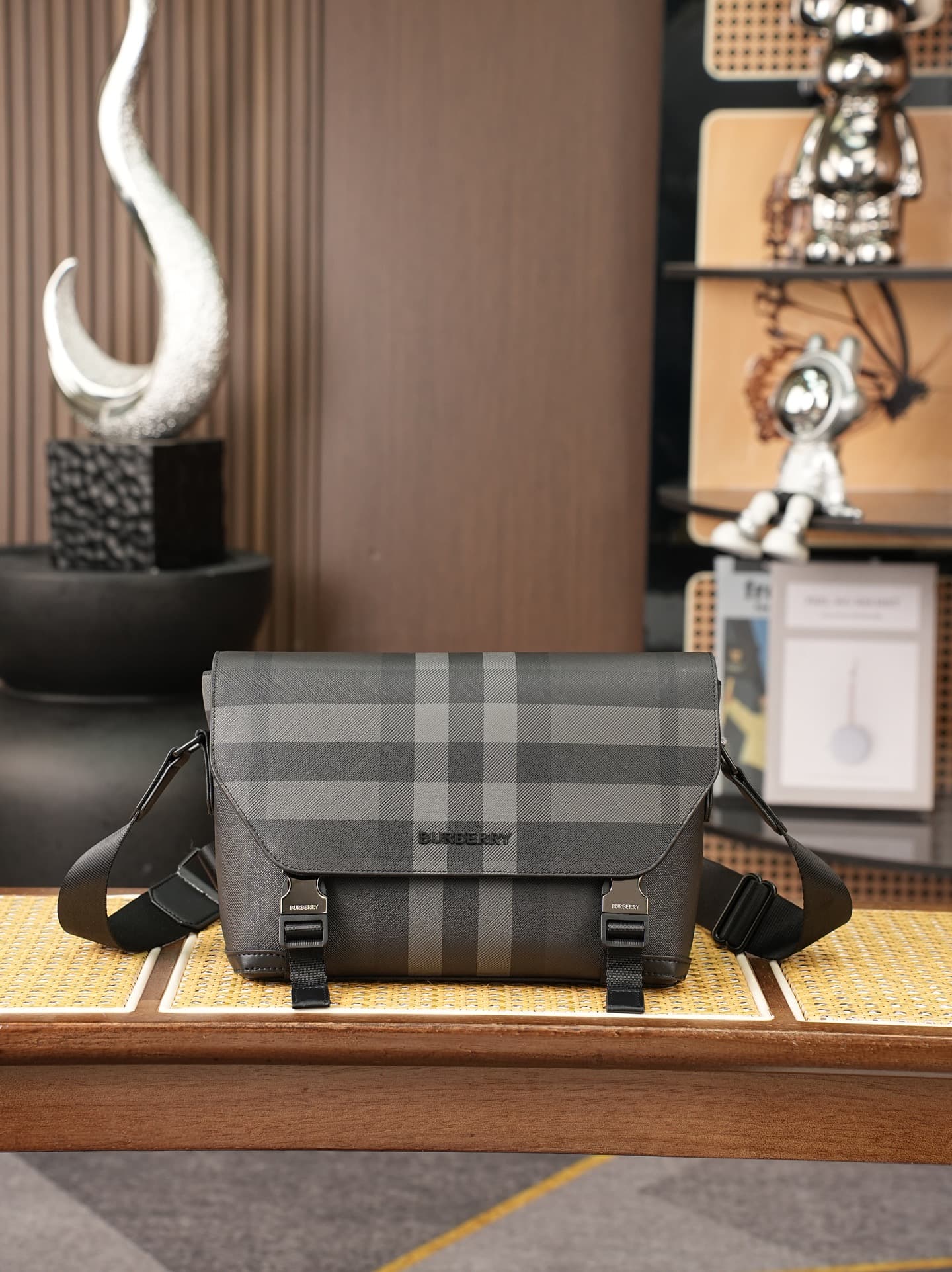 C83 B Family’s new version of postman bag features brand logo decoration. It has zipper pockets for storing small items easily. The adjustable shoulder strap ensures a practical design. At least 30% of the materials used in this product are derived from b — image 1