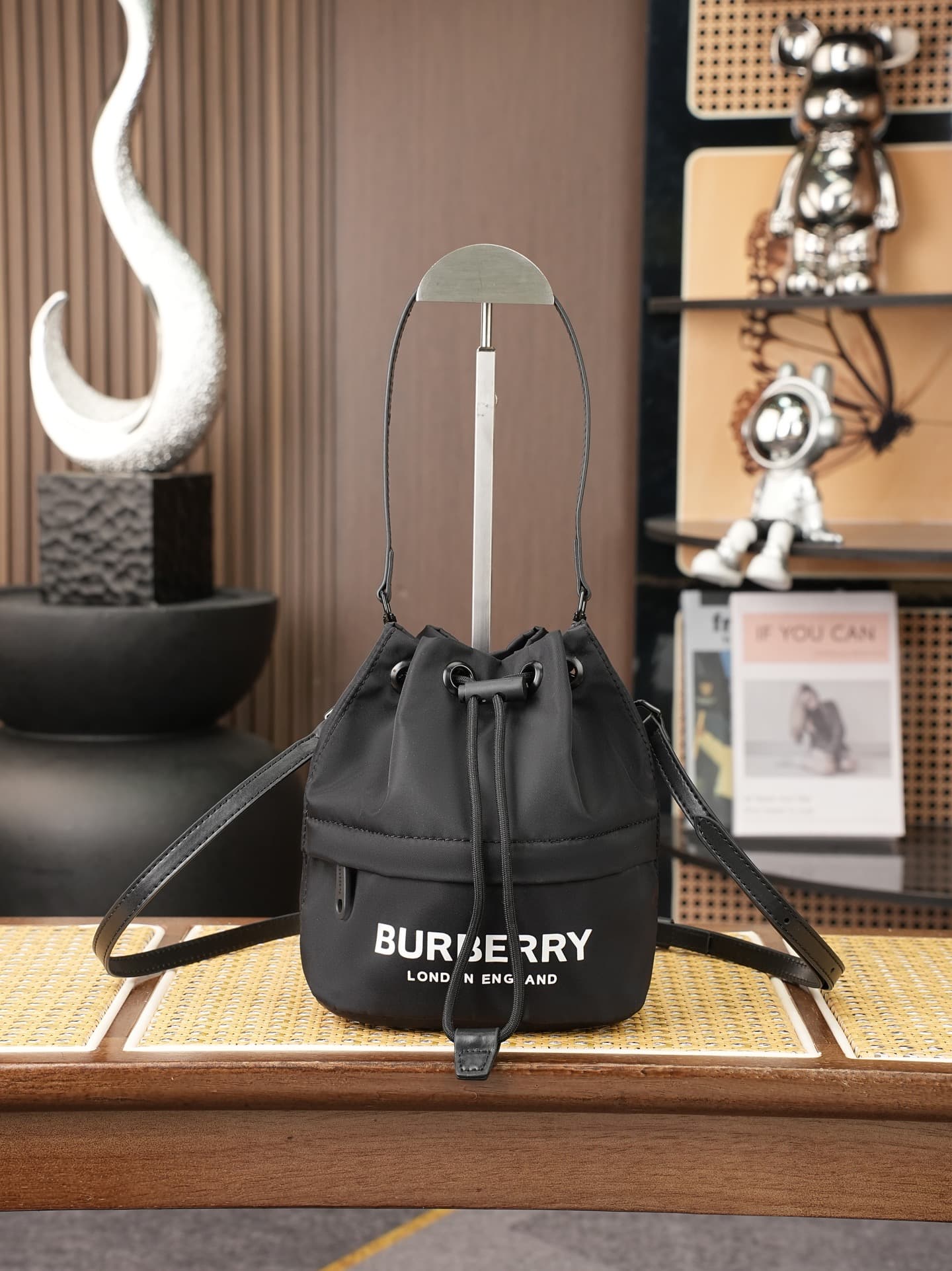 C86 A masterpiece! 💥 The Bur storage bucket features embossed elements. It’s very classic and casual in style. The advantage is that it’s extremely lightweight! It has plenty of space for storage. Dimensions: 18X19.5🌟 Model: 8437. — image 1