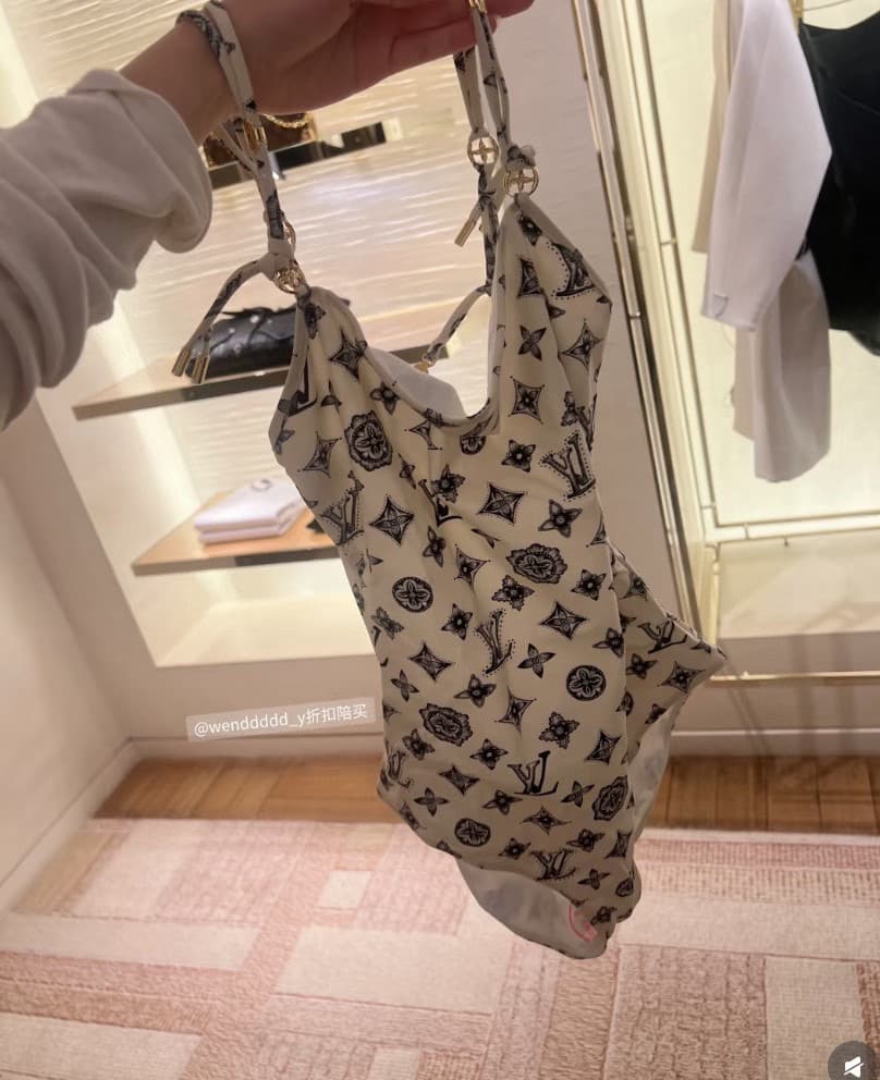 C24955 Lv swimsuit – New Lv swimsuit 😍🥰 Suitable for various swimming scenarios 🏊♀️ At the beach, swimming pools, hot springs, water parks, and rafting trips – all are great! It can also be worn with inner clothing; it’s very versatile. — image 1