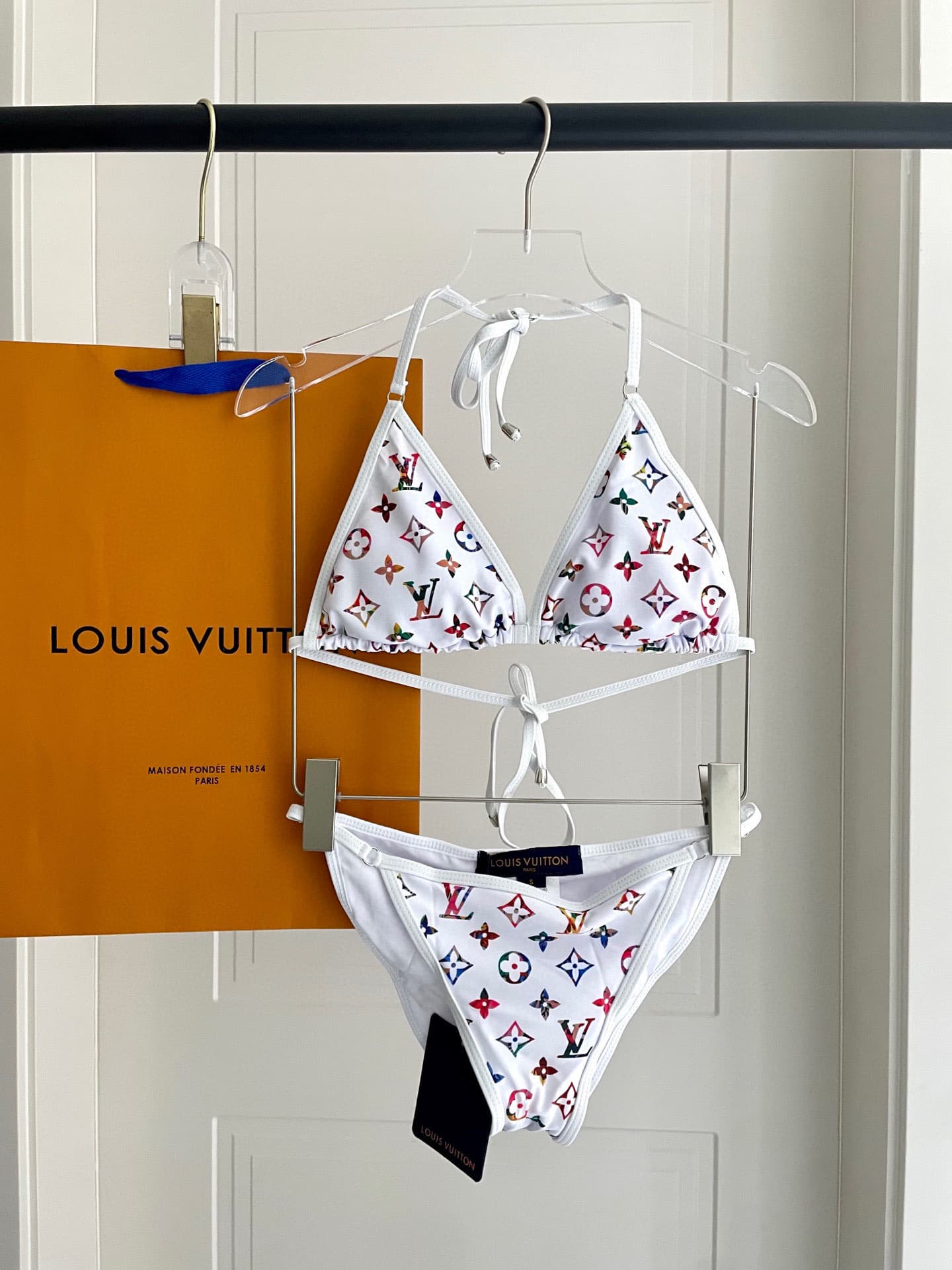 C24954 Lv swimsuit, Lv bikini 👙 The upper part of the outfit is absolutely great! It is released simultaneously with products in various boutiques, thus giving a fashionable look naturally. It helps to look younger and gives a youthful vibe. — image 1