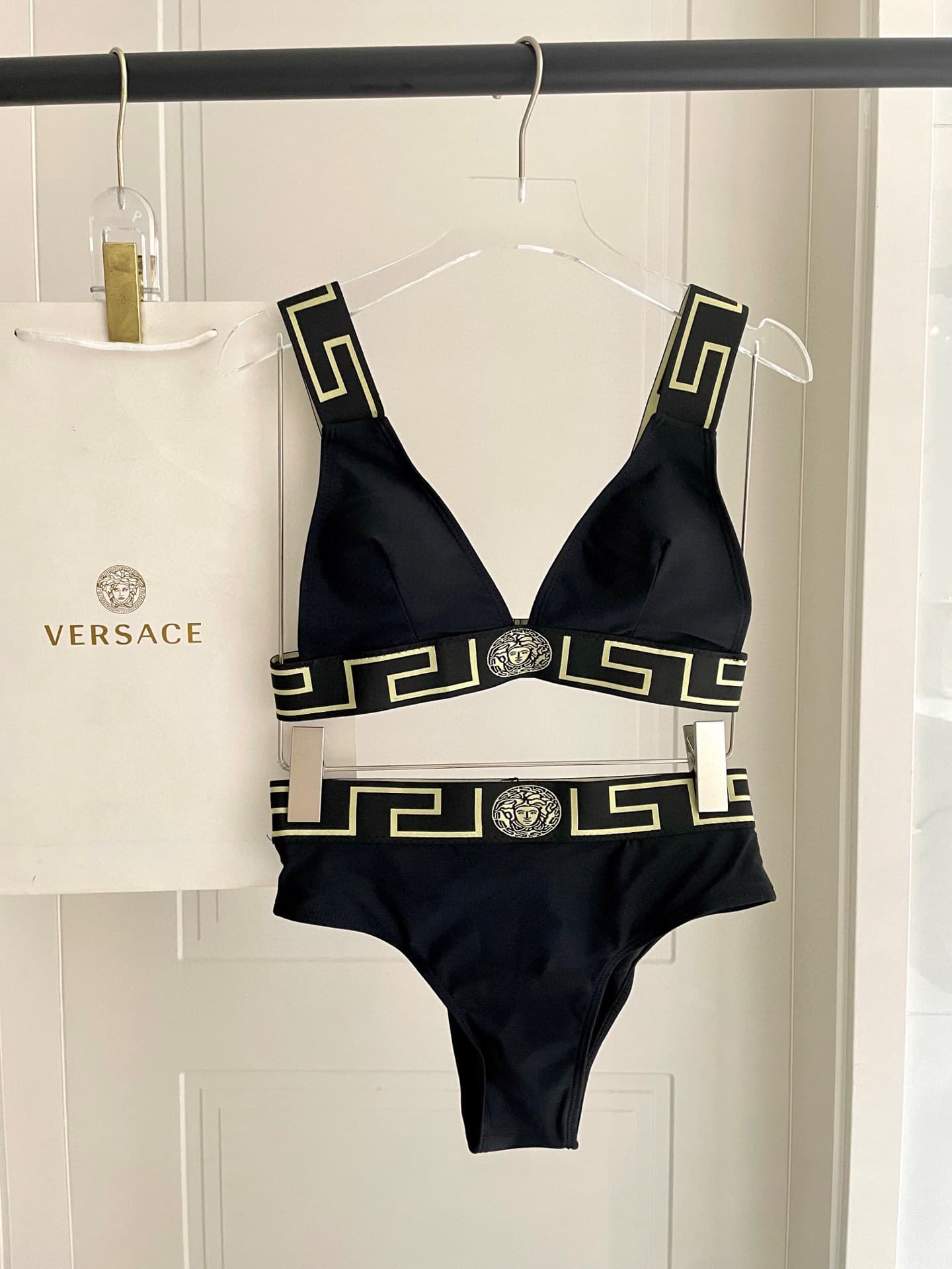 C24928 Versace swimsuits – New Versace bikinis 😍🥰 These swimsuits are suitable for various situations 🏊♀️ At the beach, swimming pools, hot springs, water parks, and rafting trips – they’re all great! They can also be worn with inner garments. The one-pi — image 1