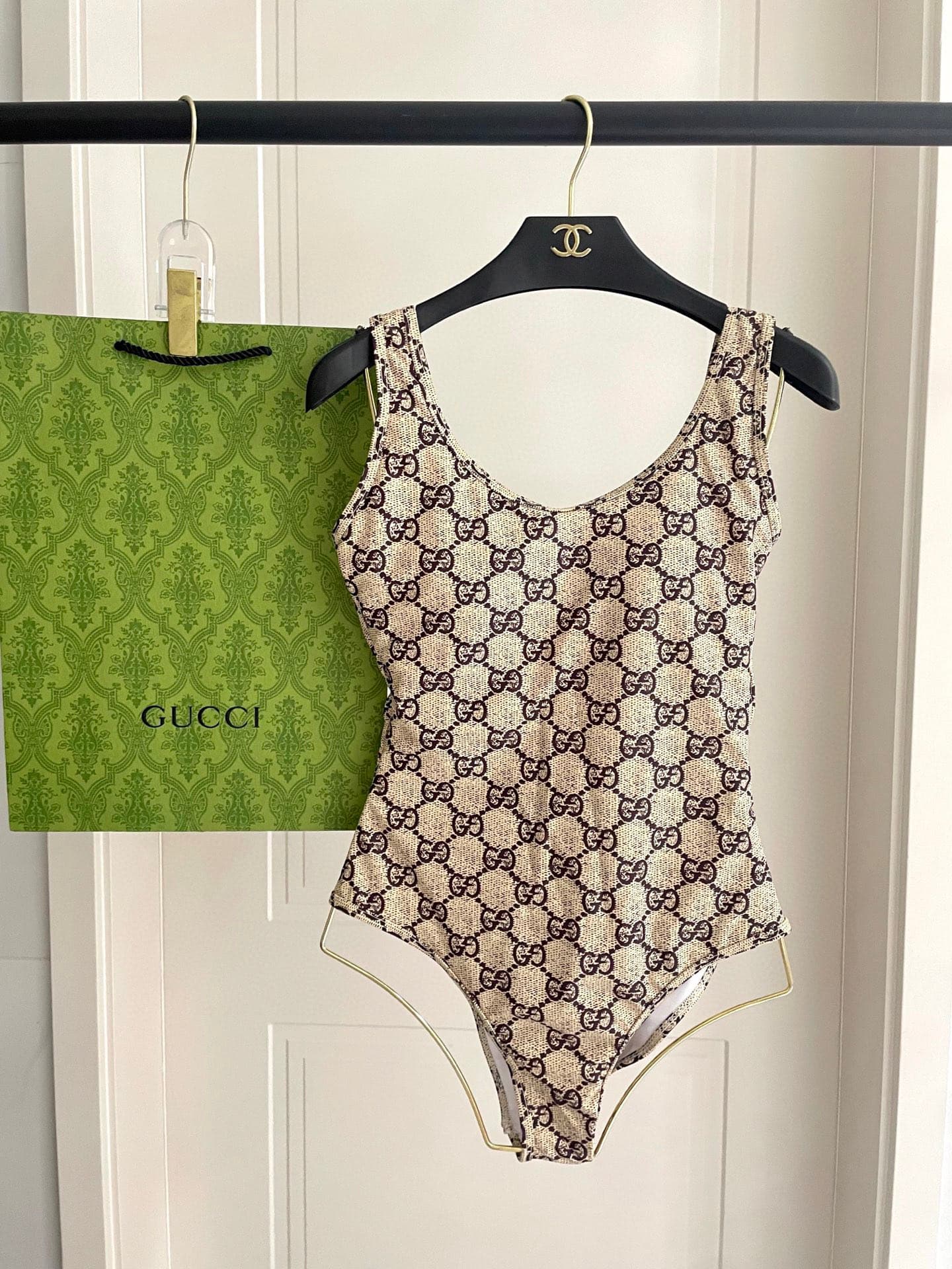 C24911 Gucci swimsuit – Gucci one-piece swimsuit 👙❤️😍🥰 It’s a swimsuit suitable for various scenarios 🏊♀️ On the beach, in swimming pools, hot springs, water parks, and for rafting too 😌 It can be worn both as an inner layer and an outer layer. — image 1