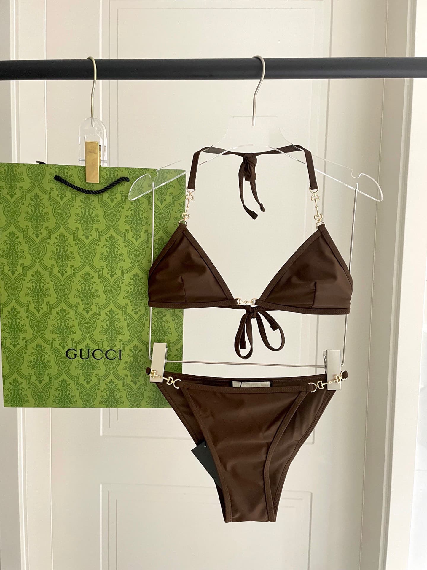 C24905 Gucci swimsuit – Gucci’s new bikini! 😍🥰 It’s a swimsuit suitable for various scenarios 🏊♀️ – on the beach, in swimming pools, hot springs, water parks, or for rafting. 😌 It can also be worn with other items; the one-piece design covers the body an — image 1