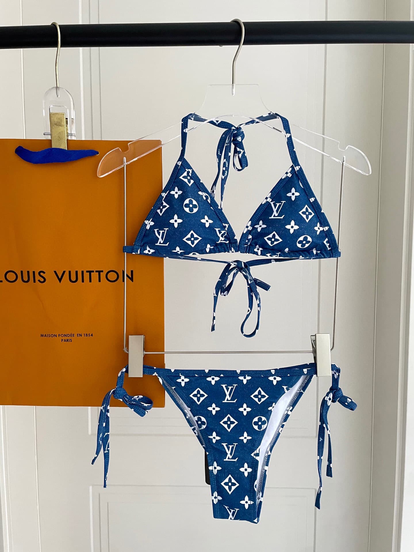 C24903 Lv swimsuit – New model split-seat swimsuit from Lv’s store 😍🥰 Suitable for various swimming scenarios 🏊♀️ At the beach, swimming pools, hot springs, water parks, and rafting trips – all are perfect! It can also be worn with inner clothing. The on — image 1