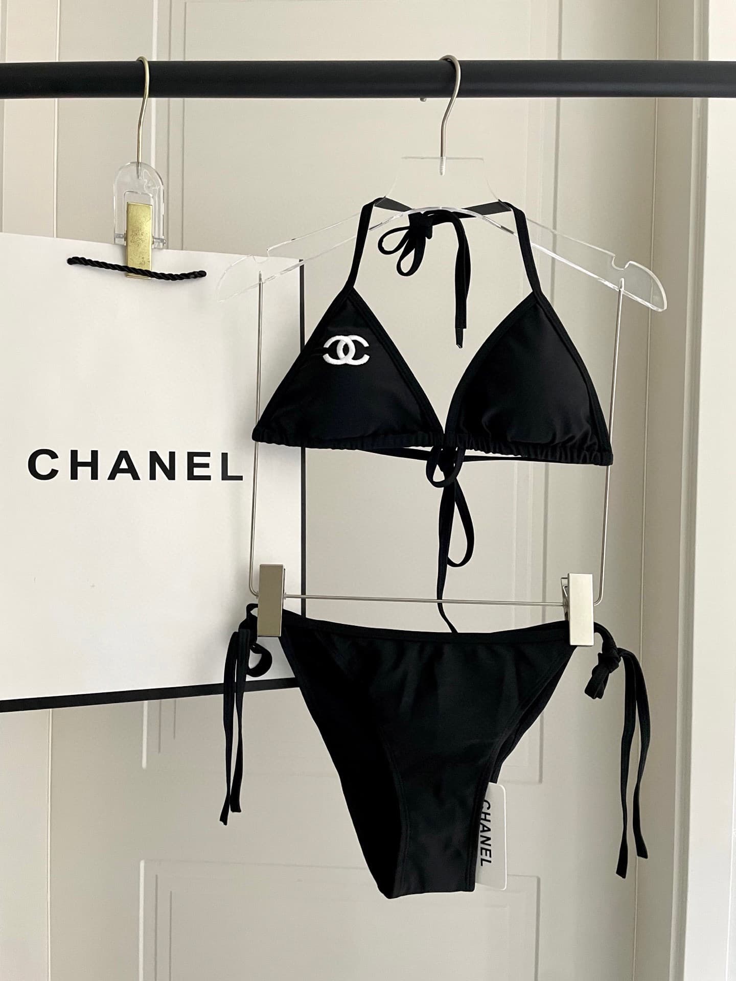 C24889 Chanel swimsuit – Chanel’s new split-seat swimsuit 😍🥰 It’s suitable for various swimming scenarios 🏊♀️ Whether it’s by the sea, in a swimming pool, at hot springs, or in water parks – it works perfectly 😌 It can also be worn with inner clothing. T — image 1